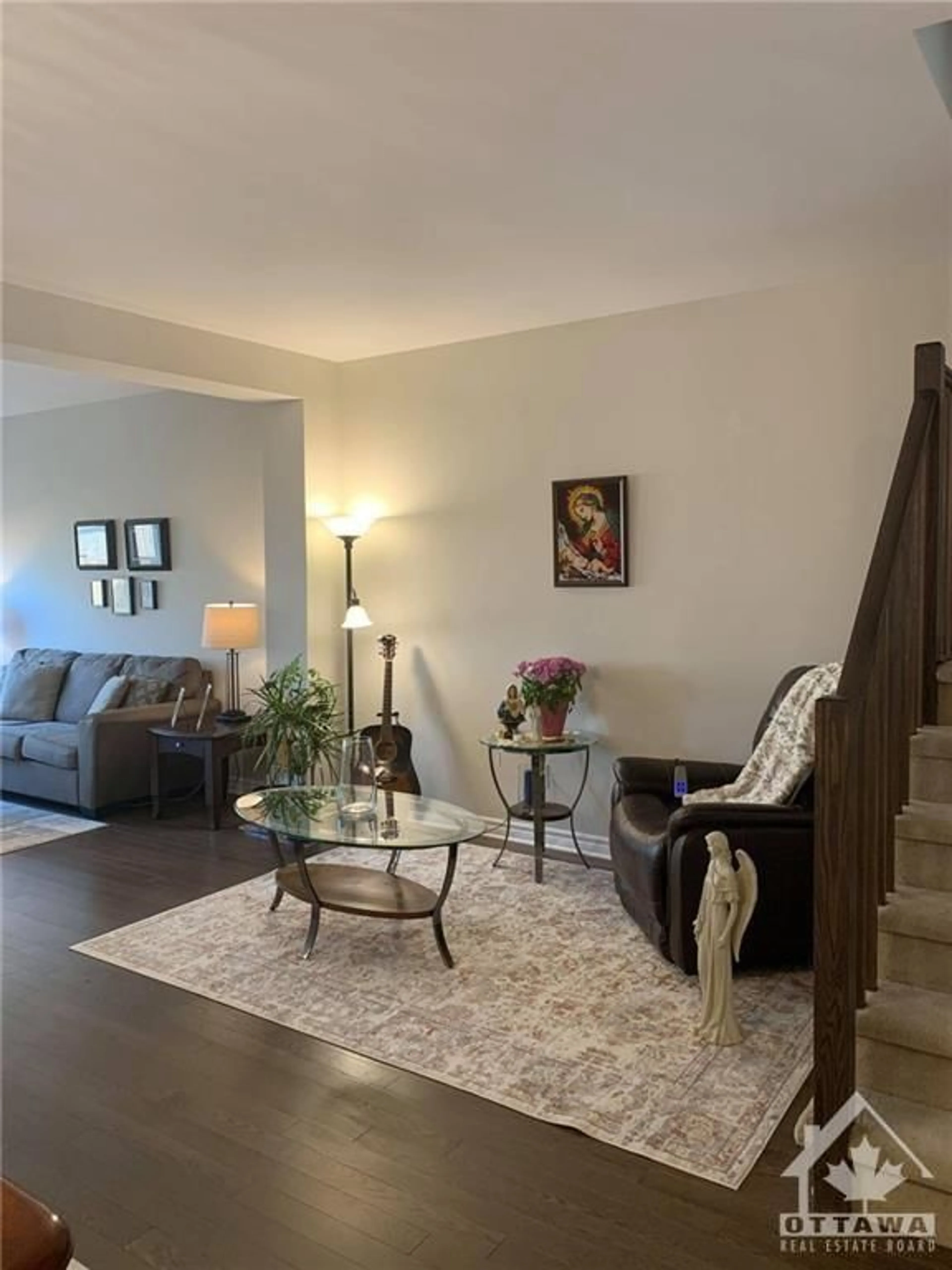 Living room, wood floors for 339 MELODIE St, Ottawa Ontario K1W 0H9