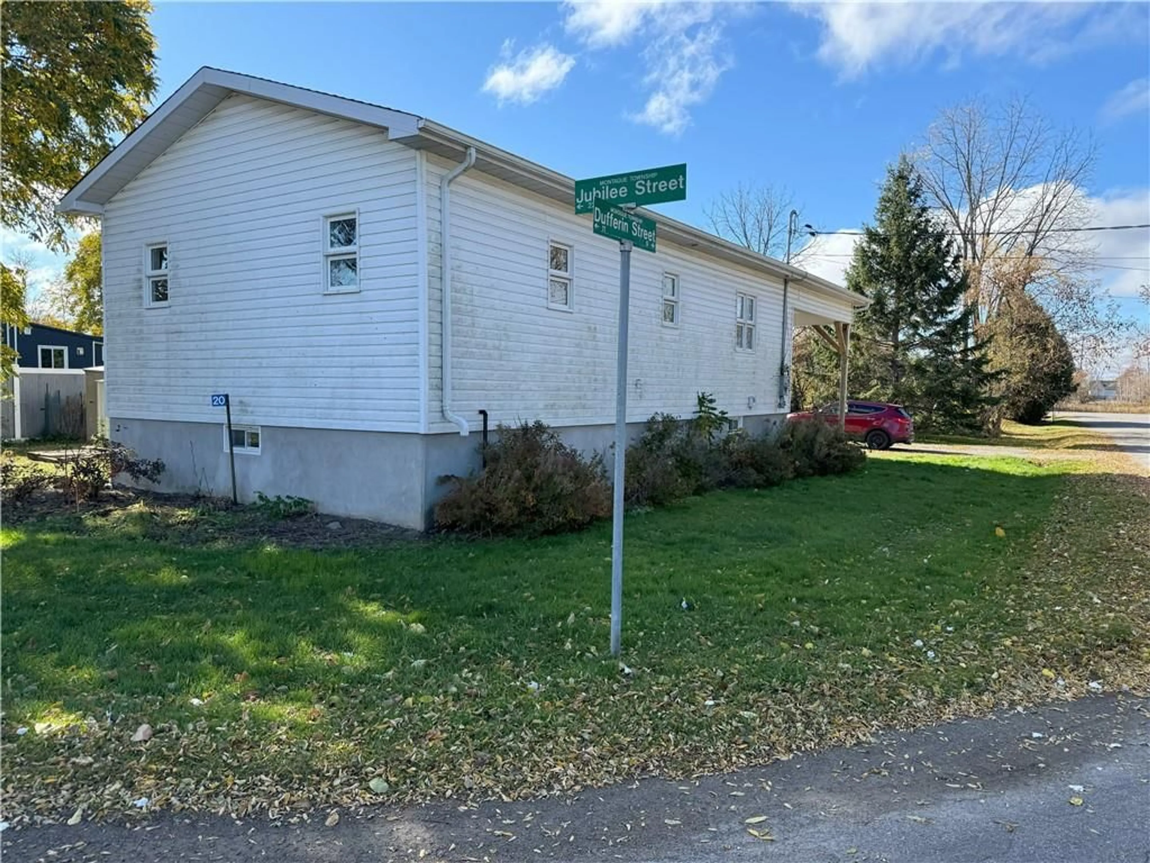 A pic from exterior of the house or condo, the street view for 20 JUBILEE St, Smiths Falls Ontario K7A 2W8