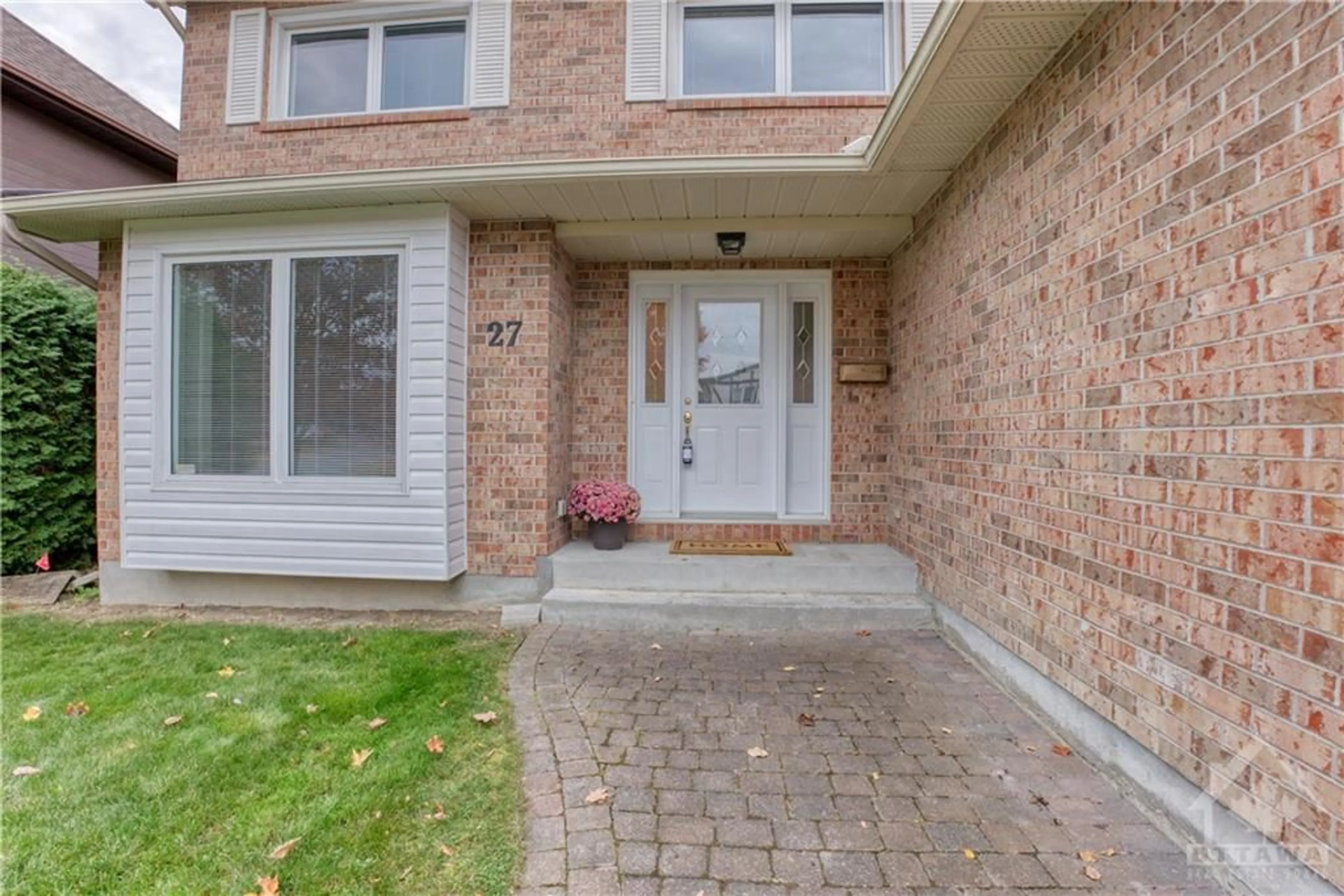 A pic from exterior of the house or condo, the street view for 27 SHADY BRANCH Trail, Ottawa Ontario K2S 1E1