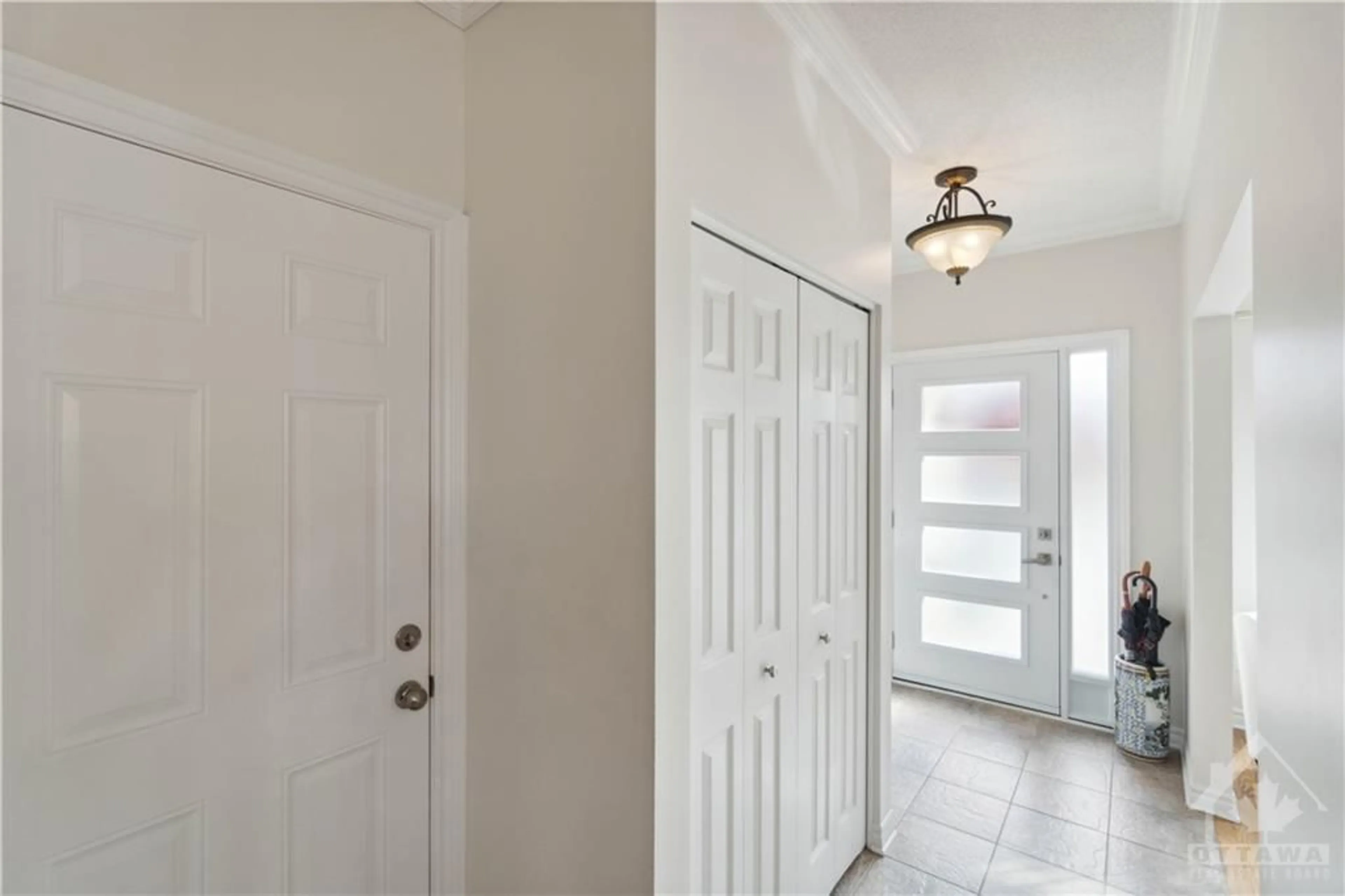 Indoor entryway, wood floors for 62 DENTON Way, Ottawa Ontario K4A 5C5