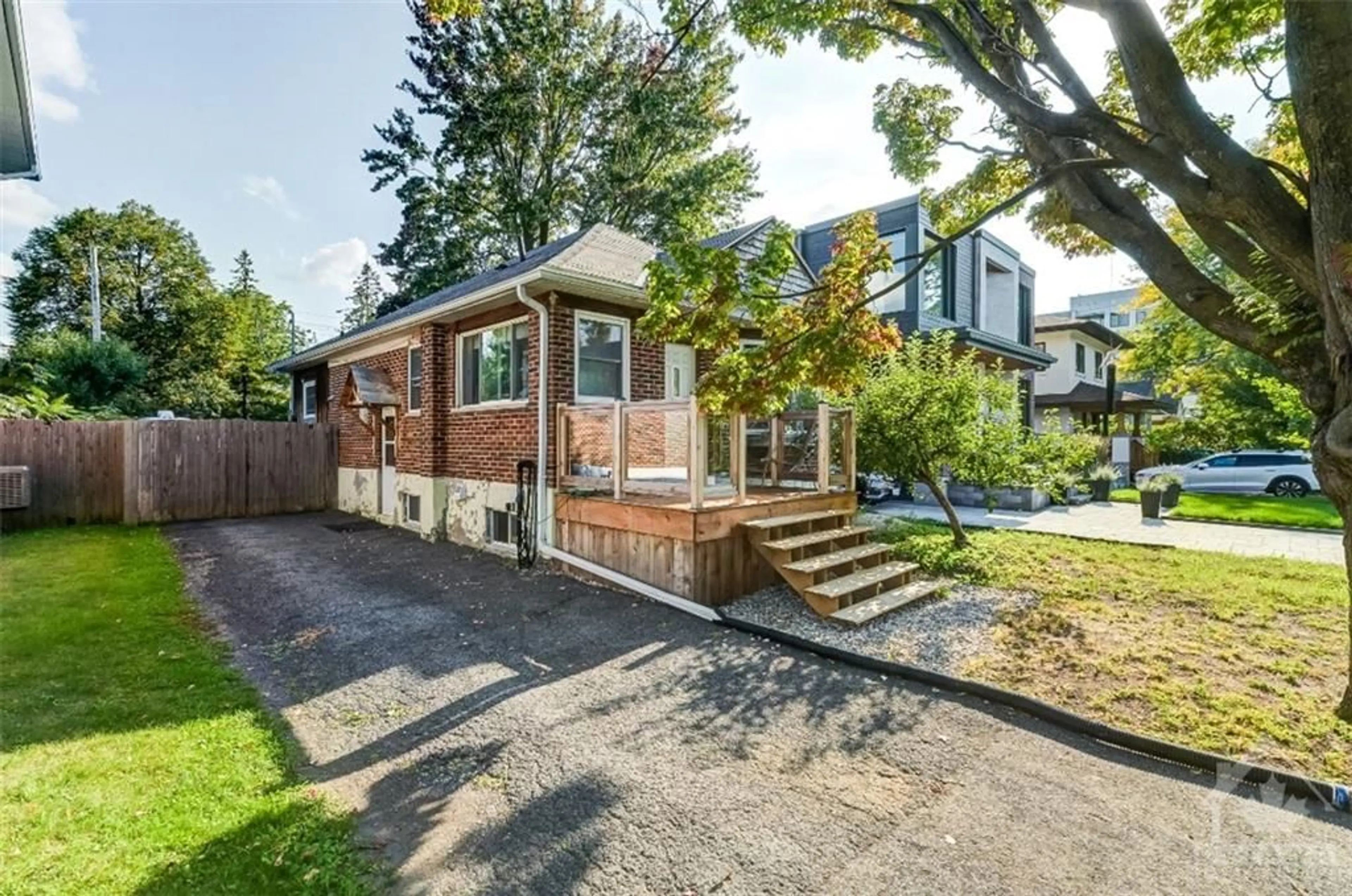 Home with brick exterior material for 146 MULVIHILL Ave, Ottawa Ontario K1Z 6Y2