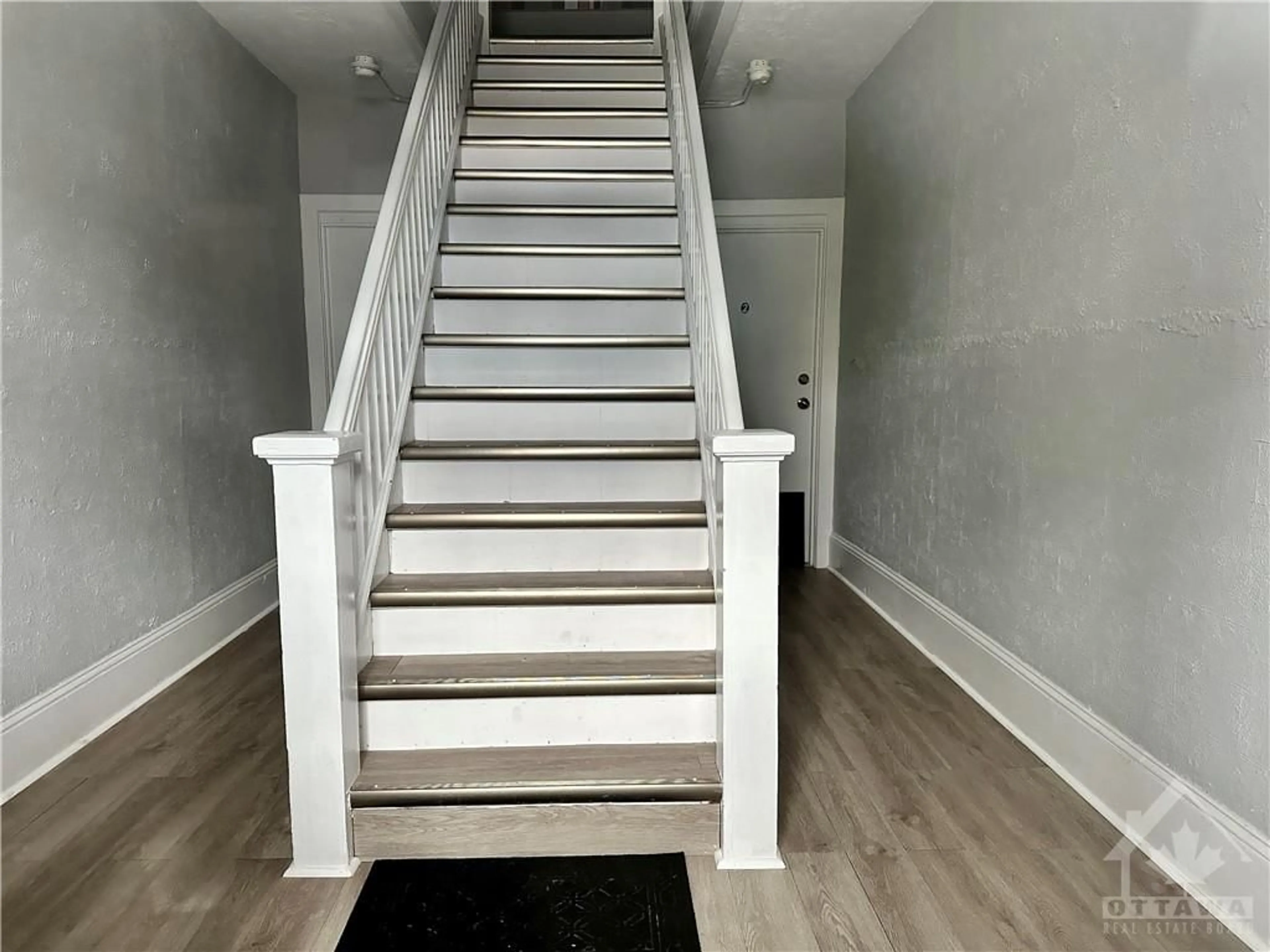 Stairs for 52 ST ANDREW St, Ottawa Ontario K1N 5E9