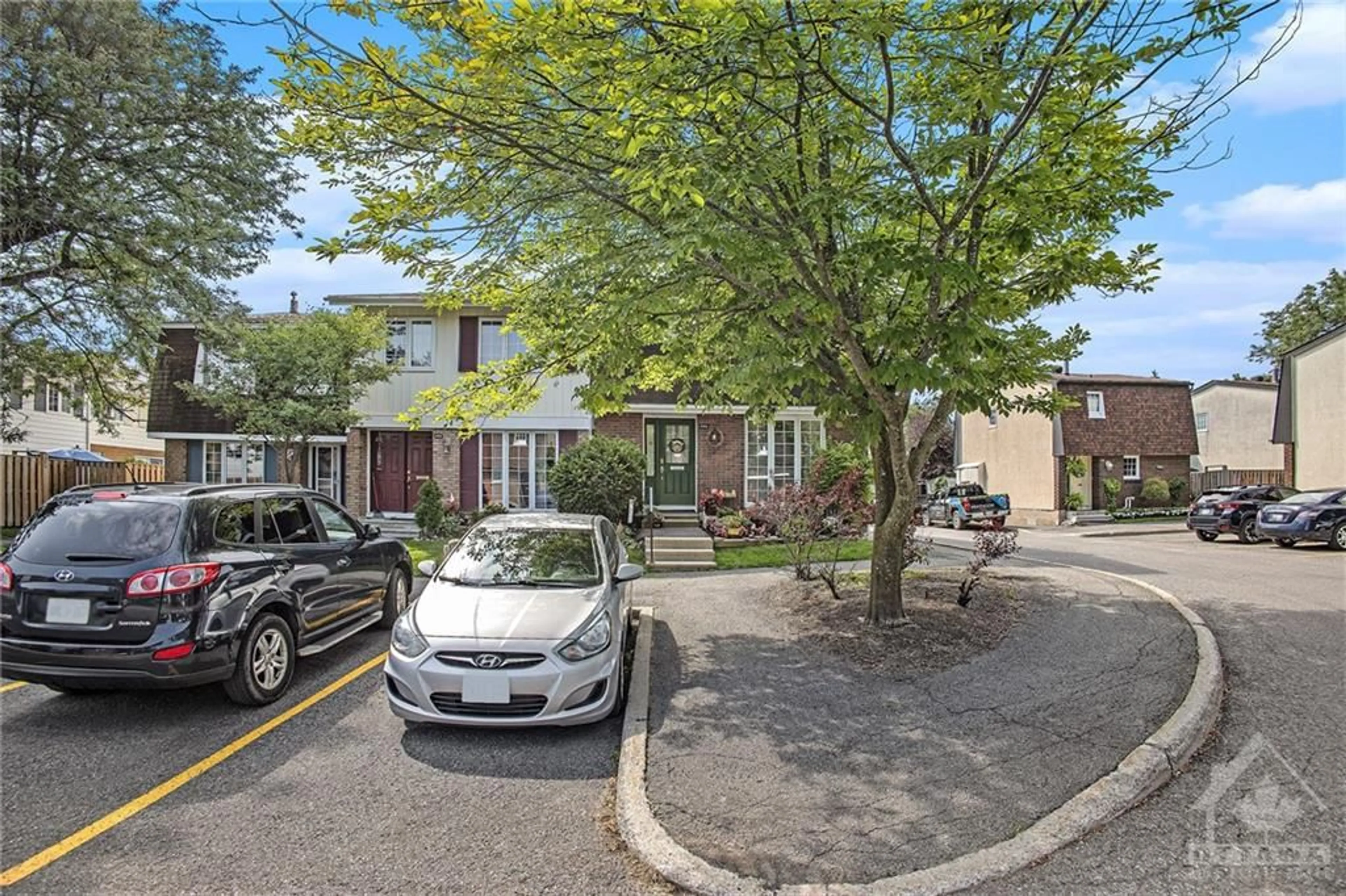 A pic from exterior of the house or condo, the street view for 650 TRELAWNY Pvt, Ottawa Ontario K2C 3M7