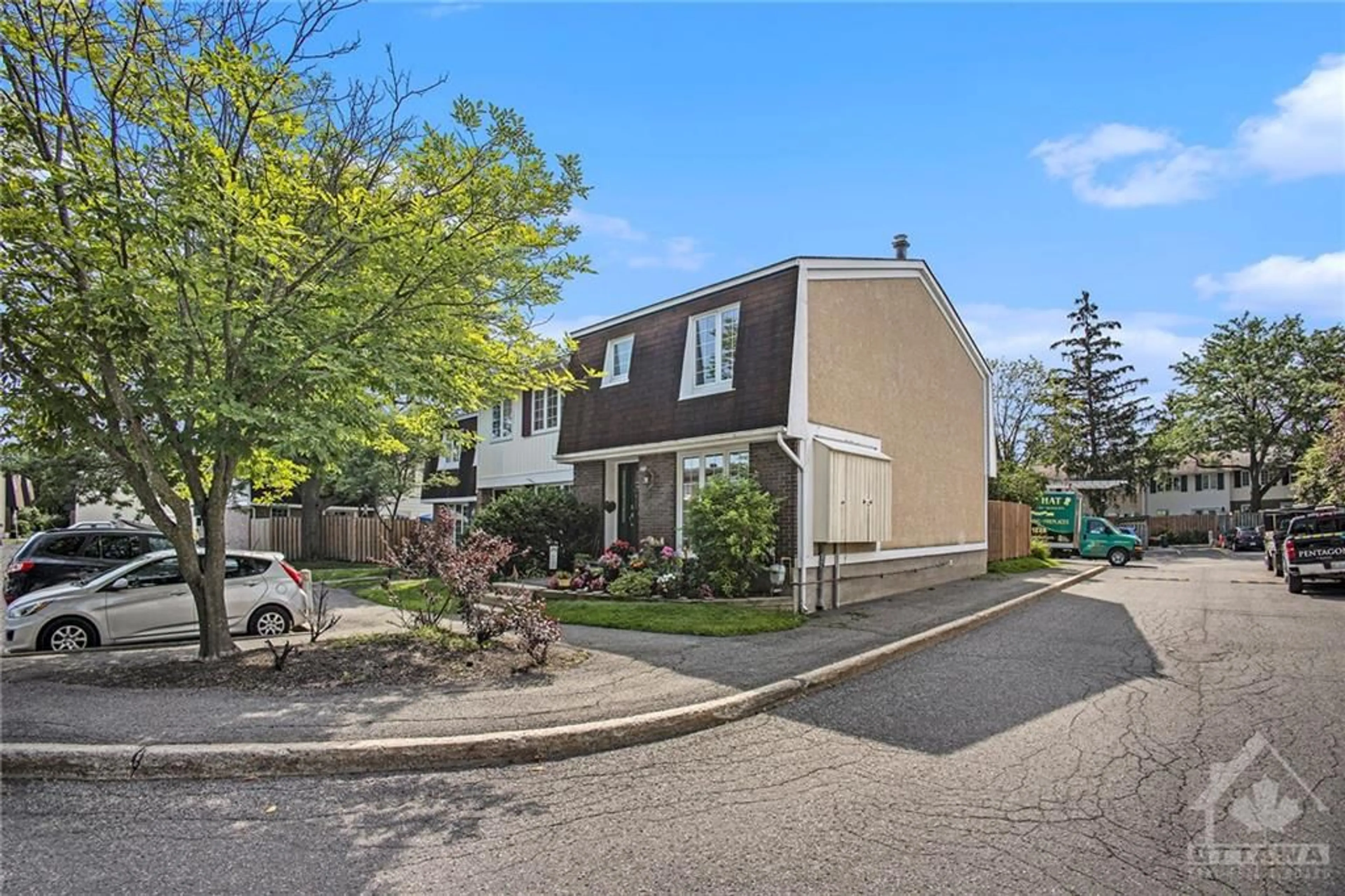 A pic from exterior of the house or condo, the street view for 650 TRELAWNY Pvt, Ottawa Ontario K2C 3M7