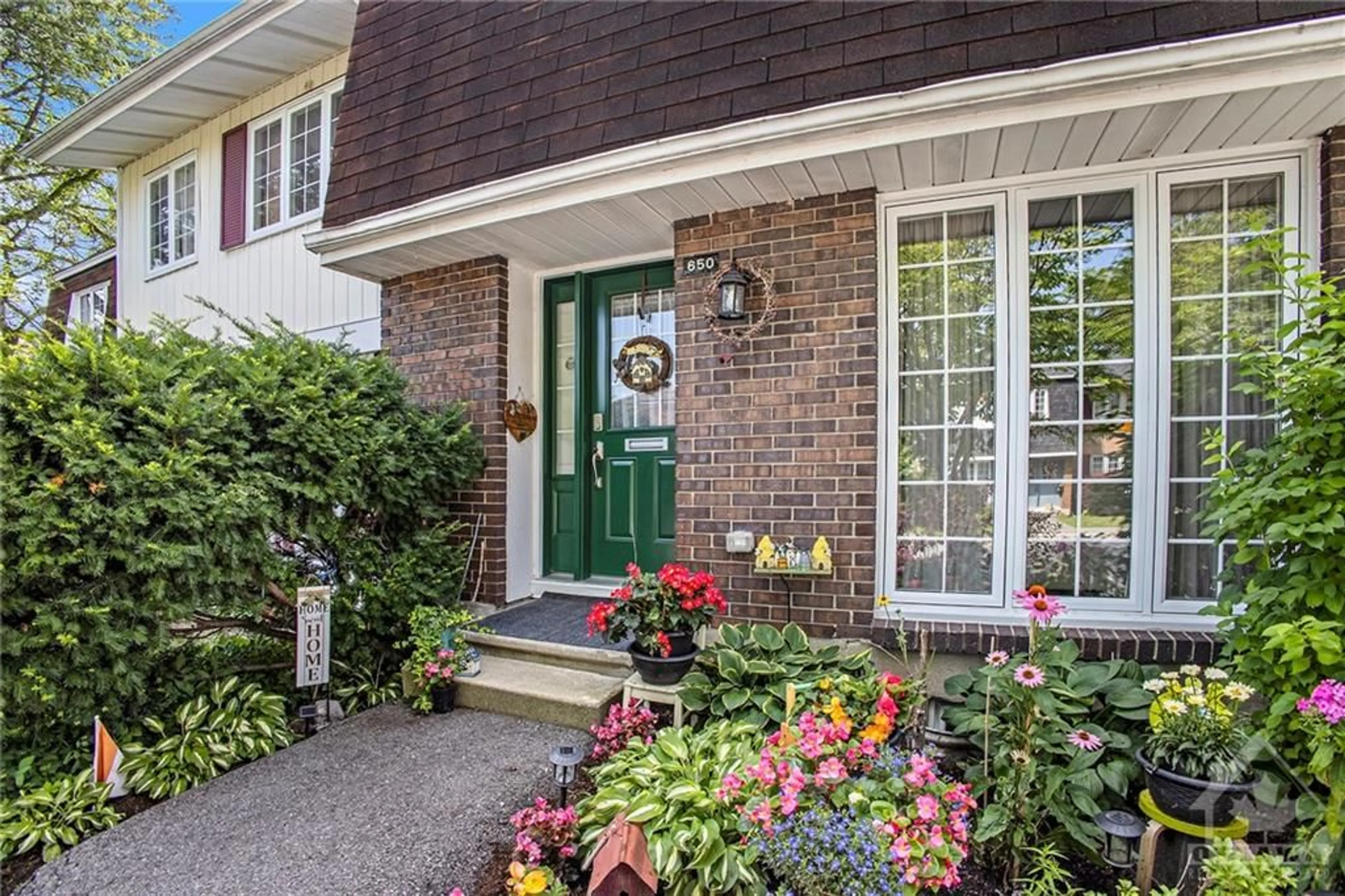 Indoor entryway, wood floors for 650 TRELAWNY Pvt, Ottawa Ontario K2C 3M7