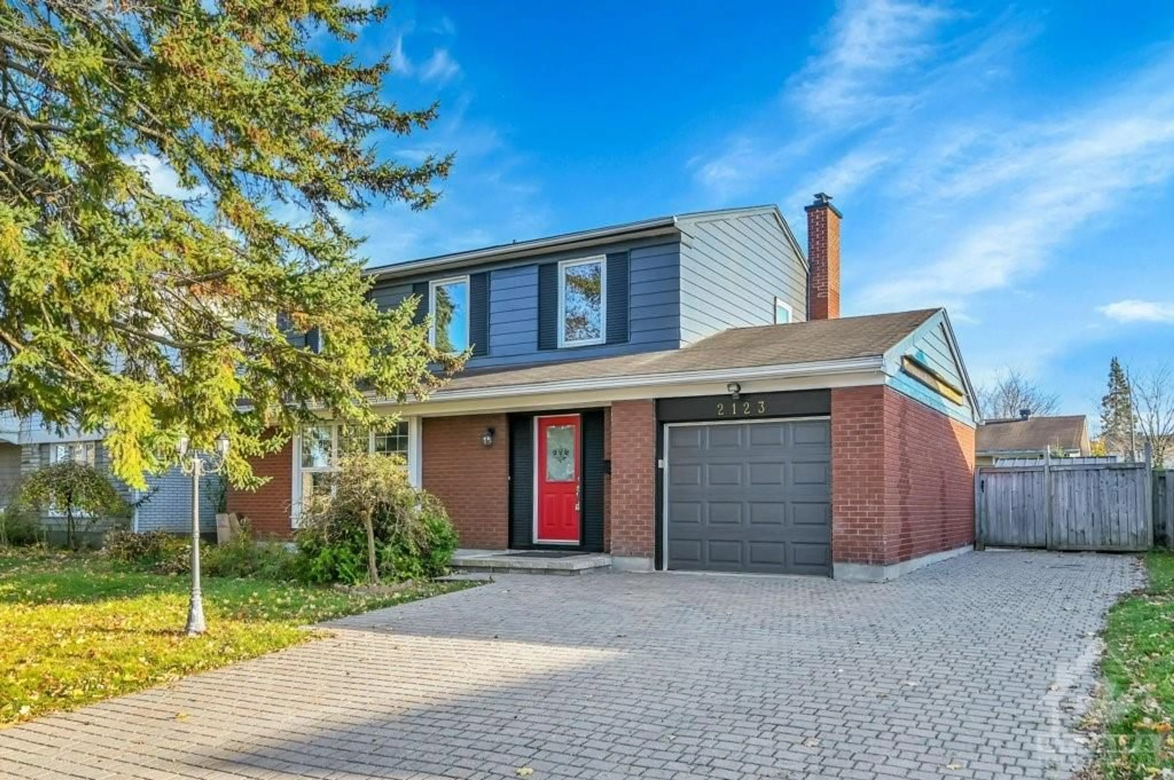 Home with brick exterior material for 2123 GRAFTON Cres, Ottawa Ontario K1J 6K7