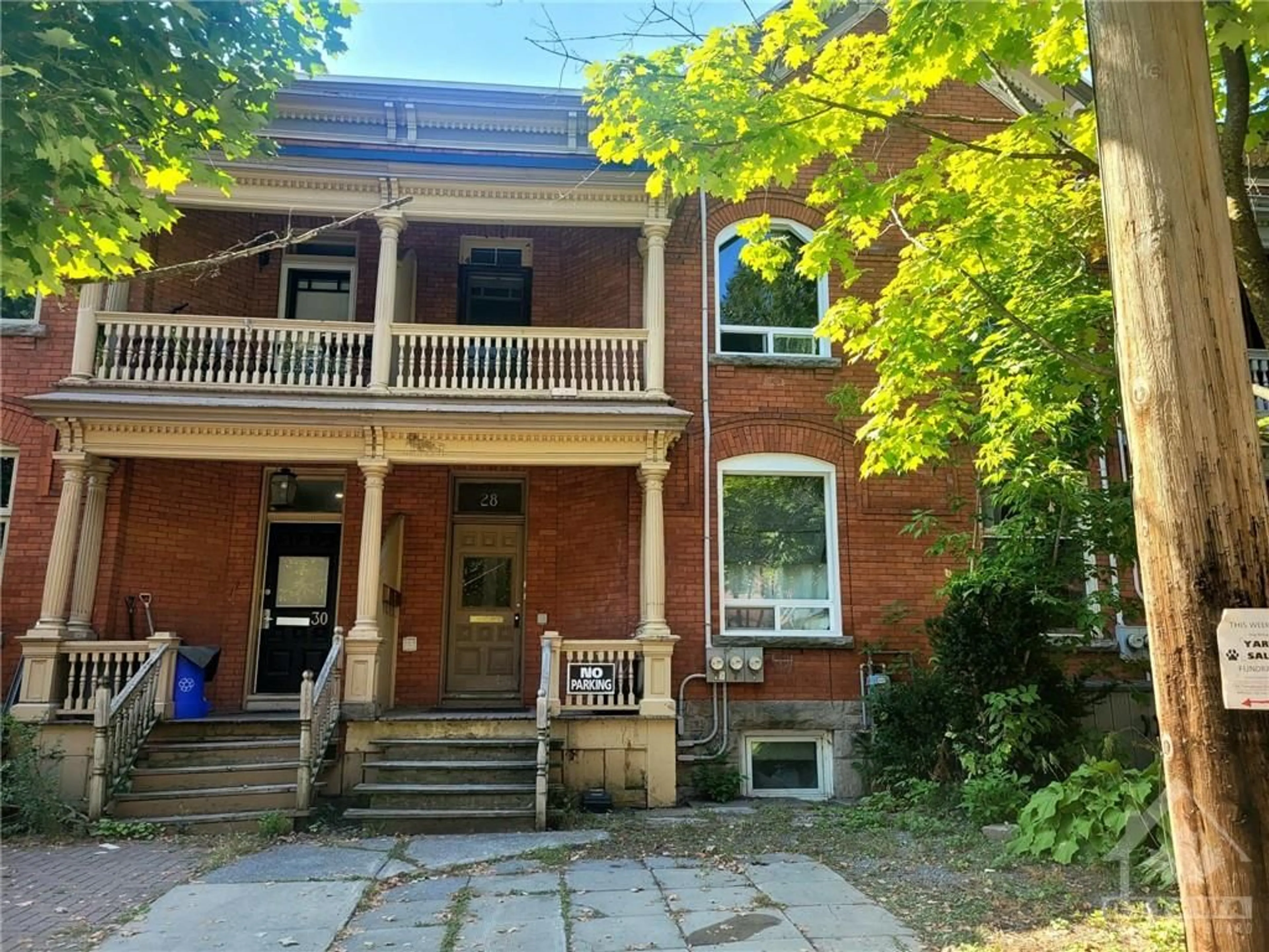 A pic from exterior of the house or condo, the front or back of building for 28 SWEETLAND Ave, Ottawa Ontario K1N 7T6