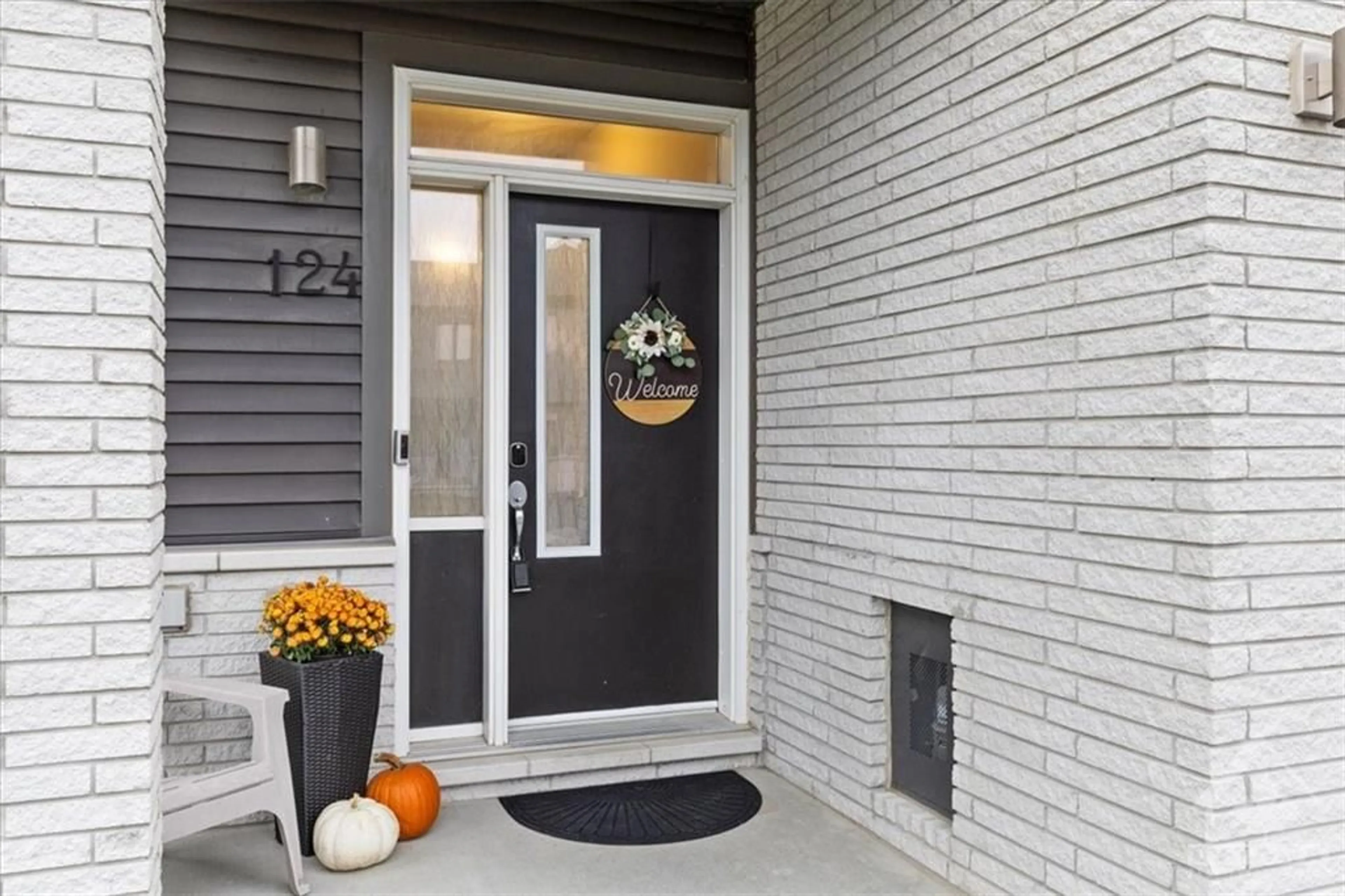 Indoor entryway, wood floors for 124 JARDINIERE St, Stittsville Ontario K2S 2K2