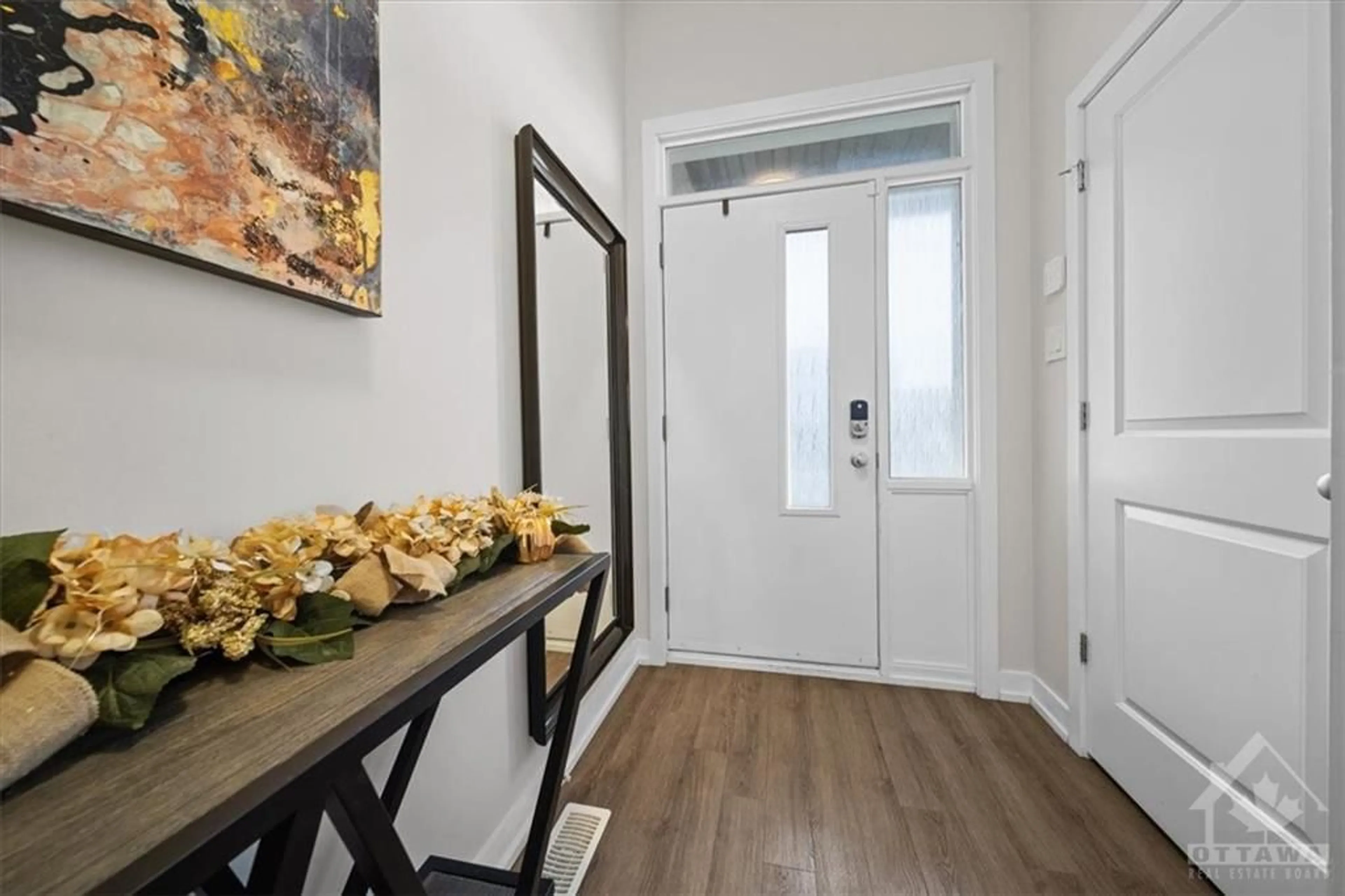 Indoor entryway, wood floors for 124 JARDINIERE St, Stittsville Ontario K2S 2K2