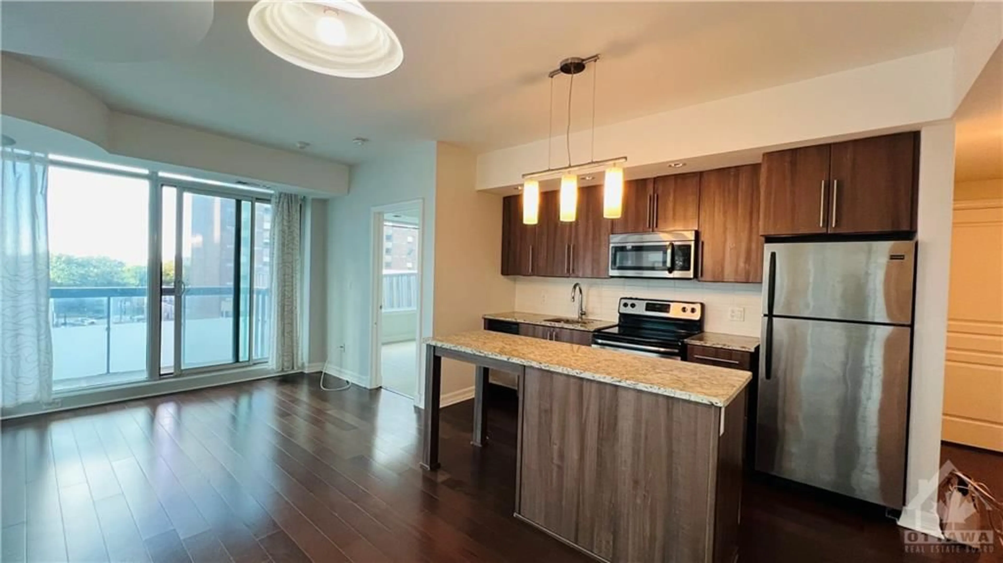 Open concept kitchen for 238 BESSERER St #506, Ottawa Ontario K1N 6B1