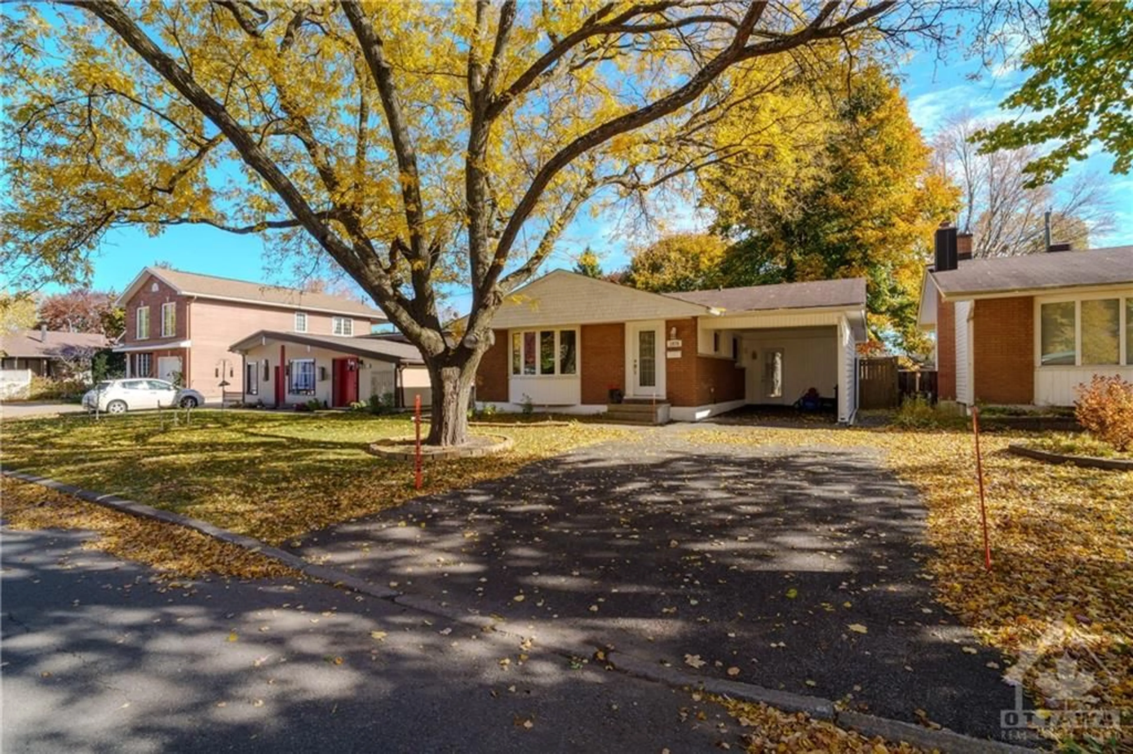 A pic from exterior of the house or condo, cottage for 1978 FEATHERSTON Dr, Ottawa Ontario K1H 6P8