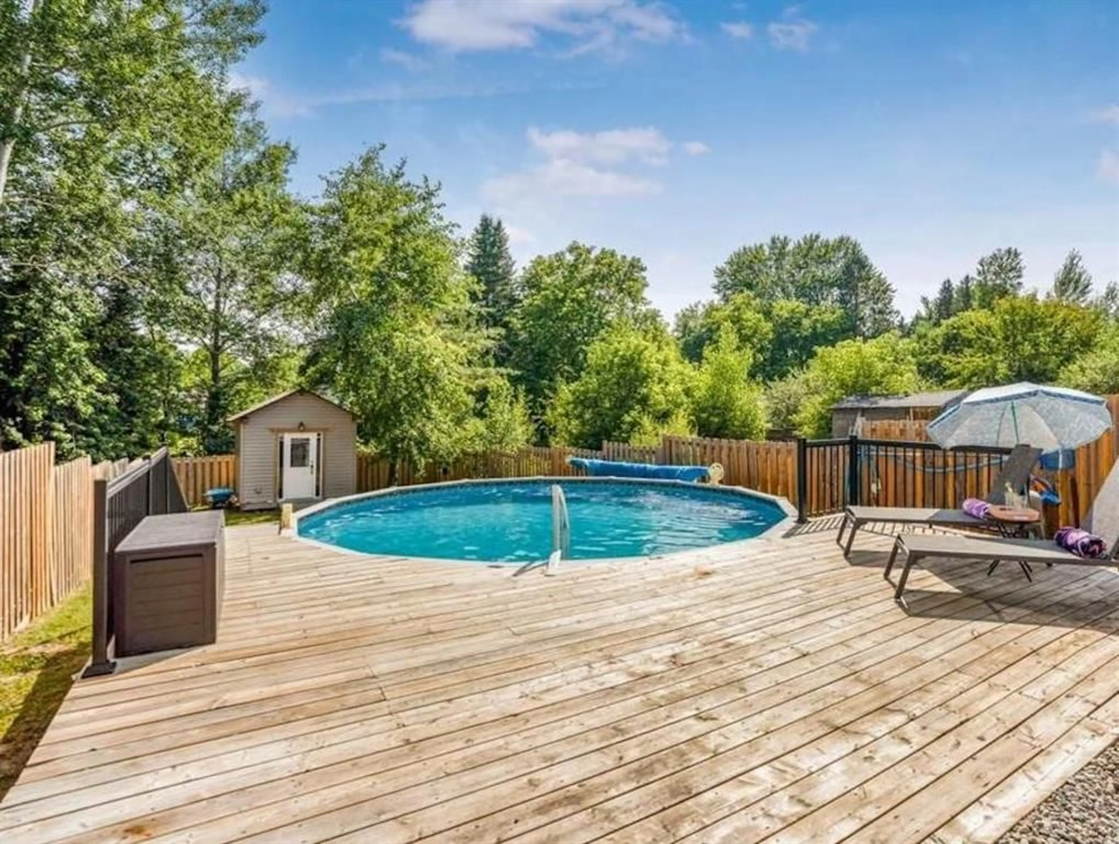 Indoor or outdoor pool for 196 HERBERT St, Limoges Ontario K0A 2M0