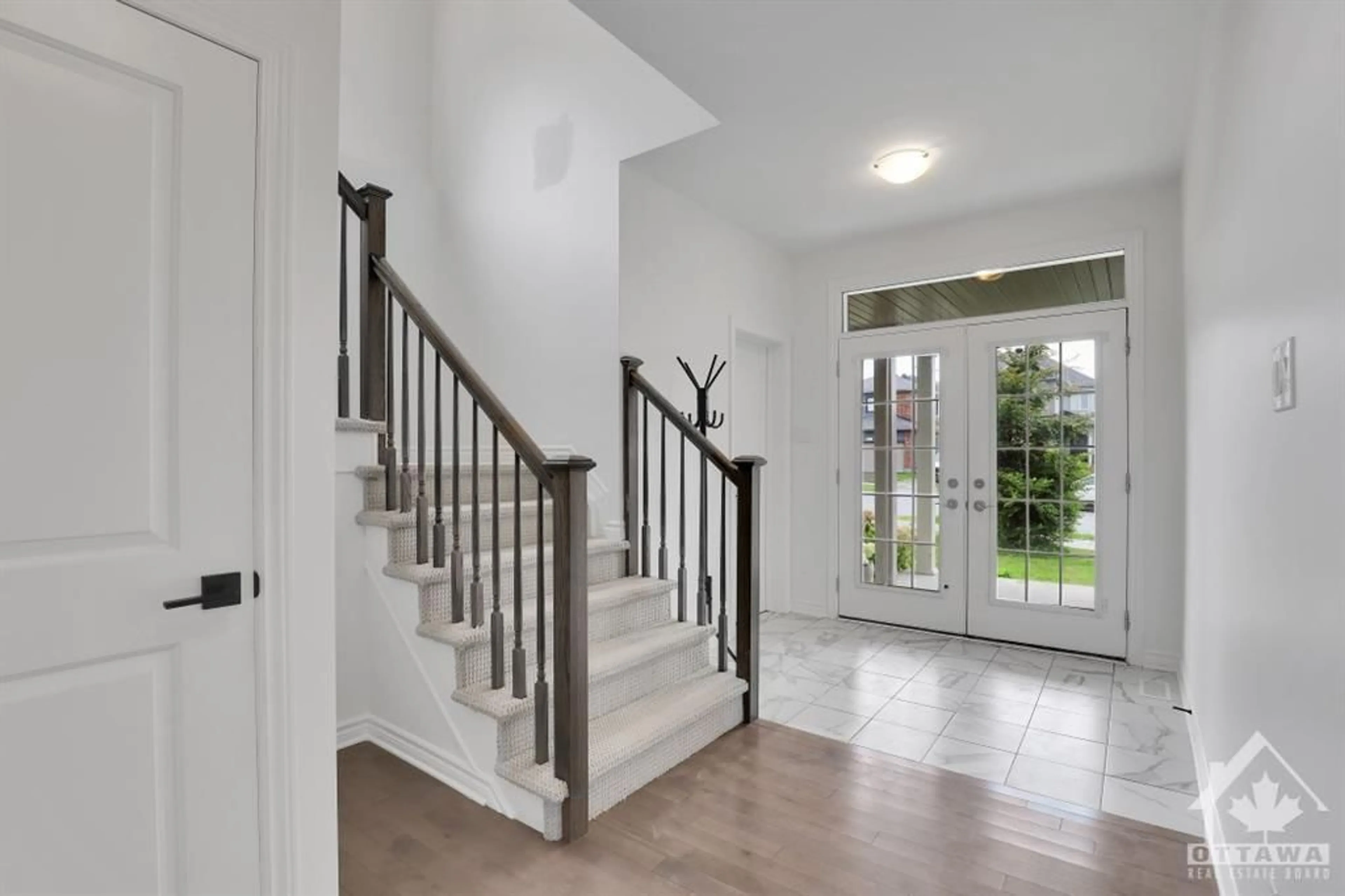 Indoor entryway, wood floors for 4527 KELLY FARM Dr, Ottawa Ontario K1X 0E7