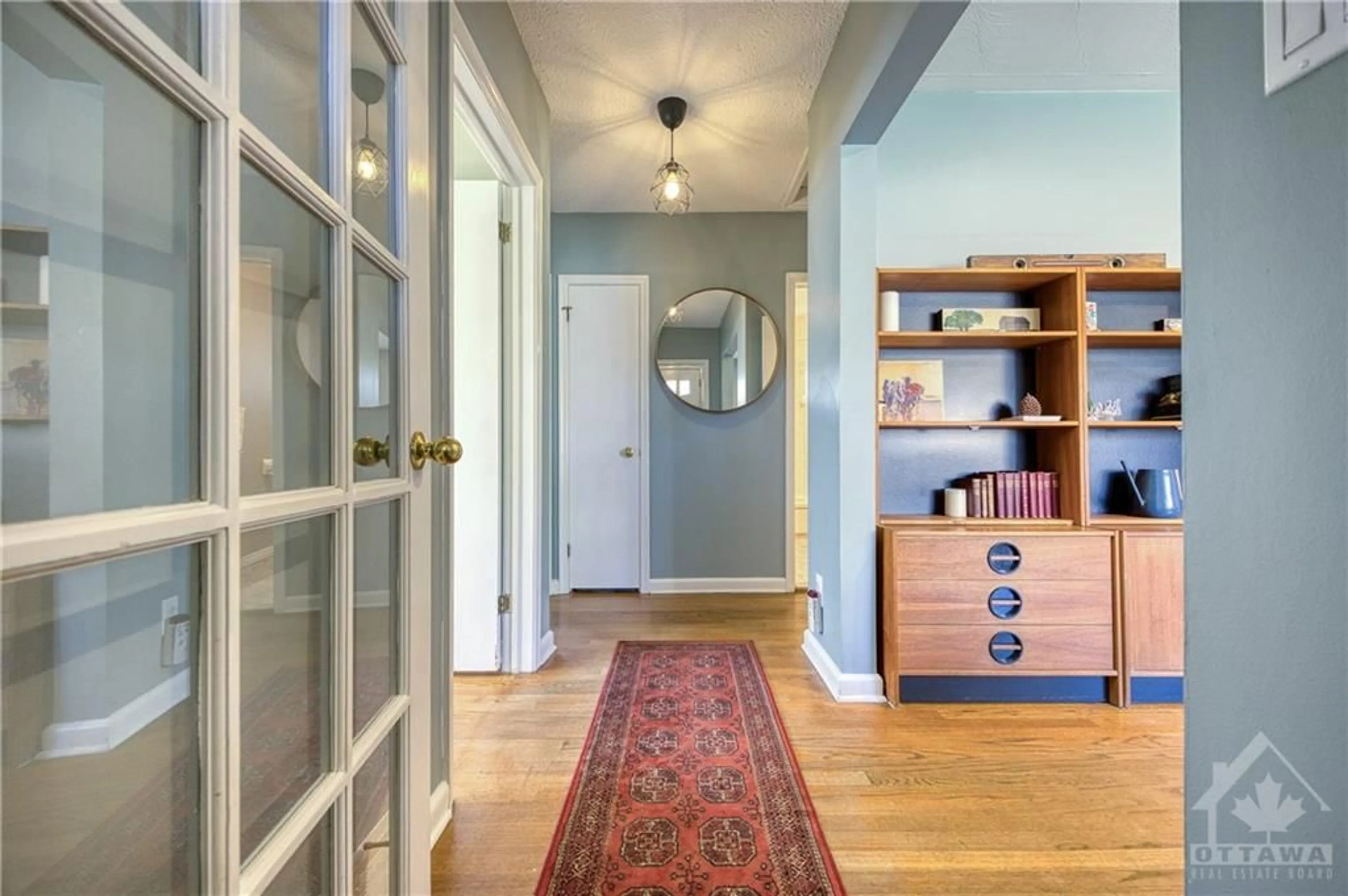 Indoor entryway, wood floors for 1136 SODERLIND St, Ottawa Ontario K2C 3A9