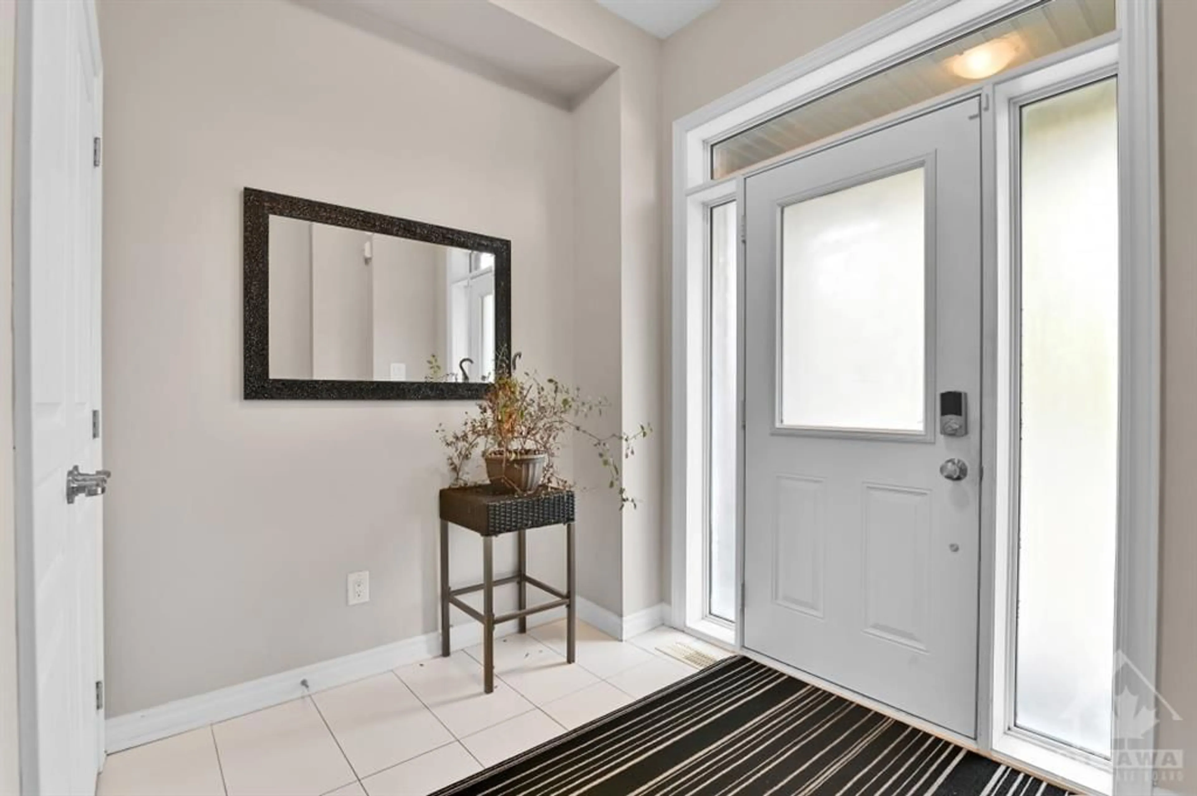 Indoor entryway, wood floors for 633 VIA MATTINO Way, Ottawa Ontario K2J 6B9