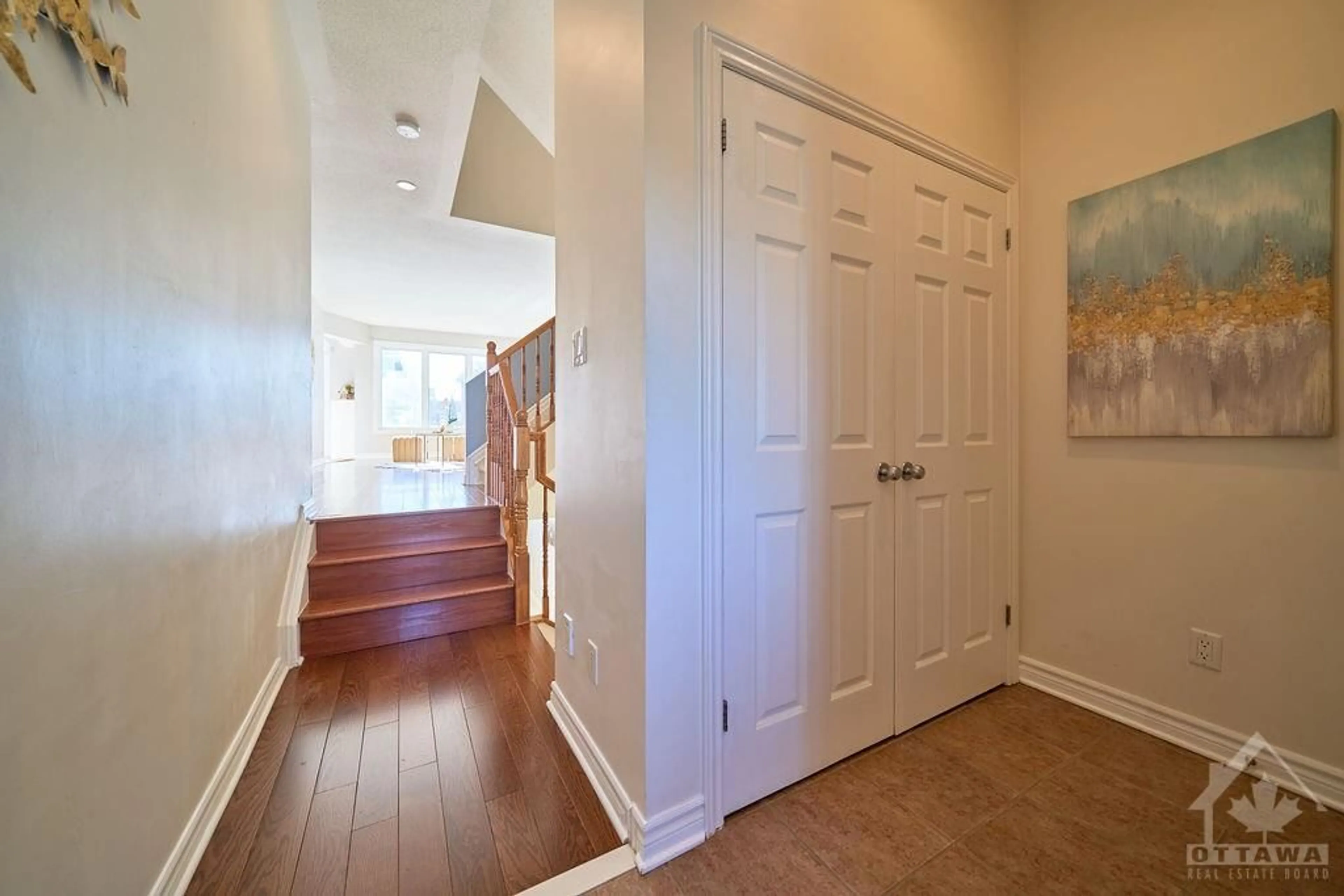 Indoor entryway, wood floors for 348 SELENE Way, Ottawa Ontario K4A 0G6