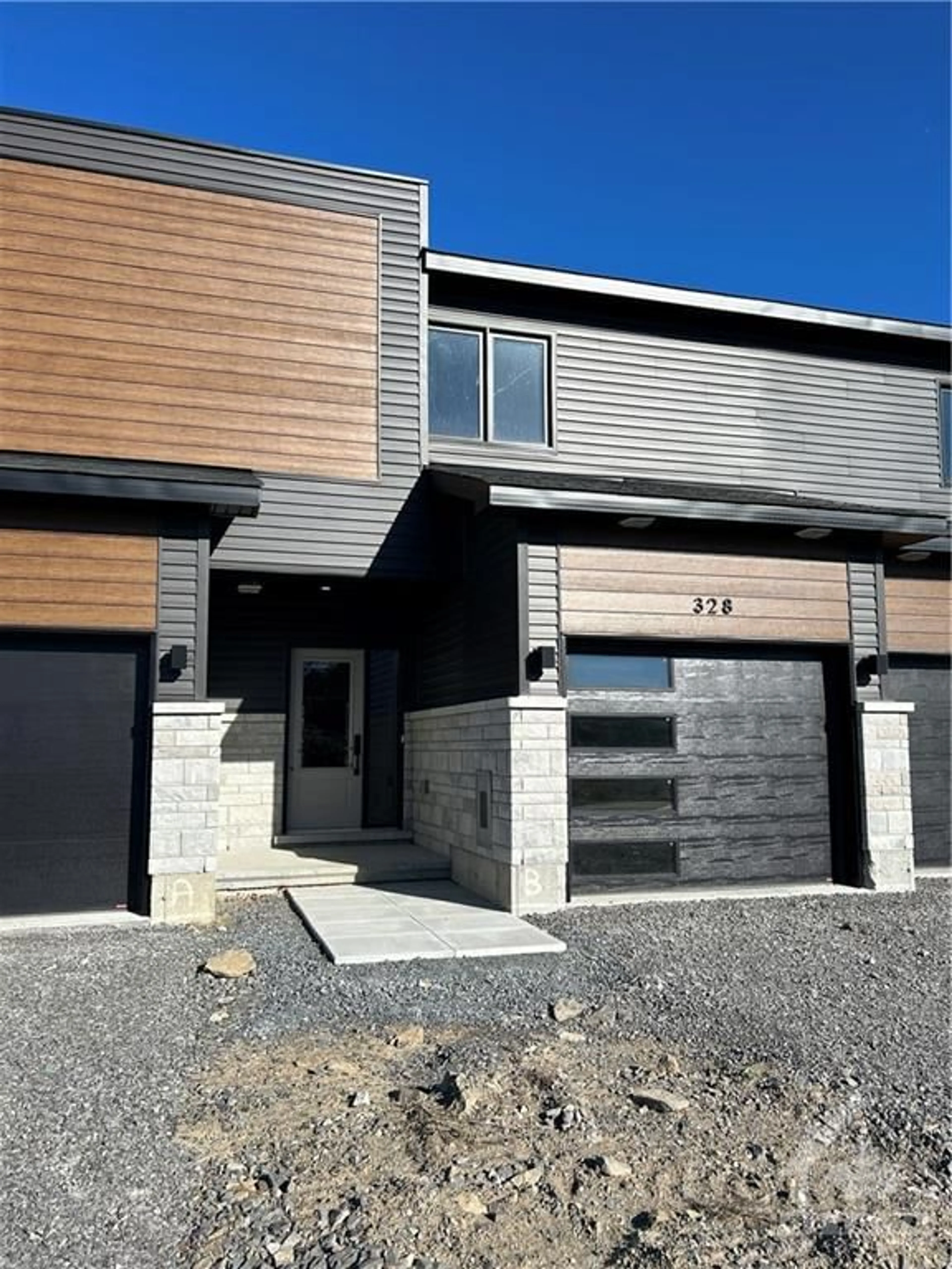 A pic from exterior of the house or condo, the front or back of building for 328 LEWIS W St, Merrickville Ontario K0G 1N0