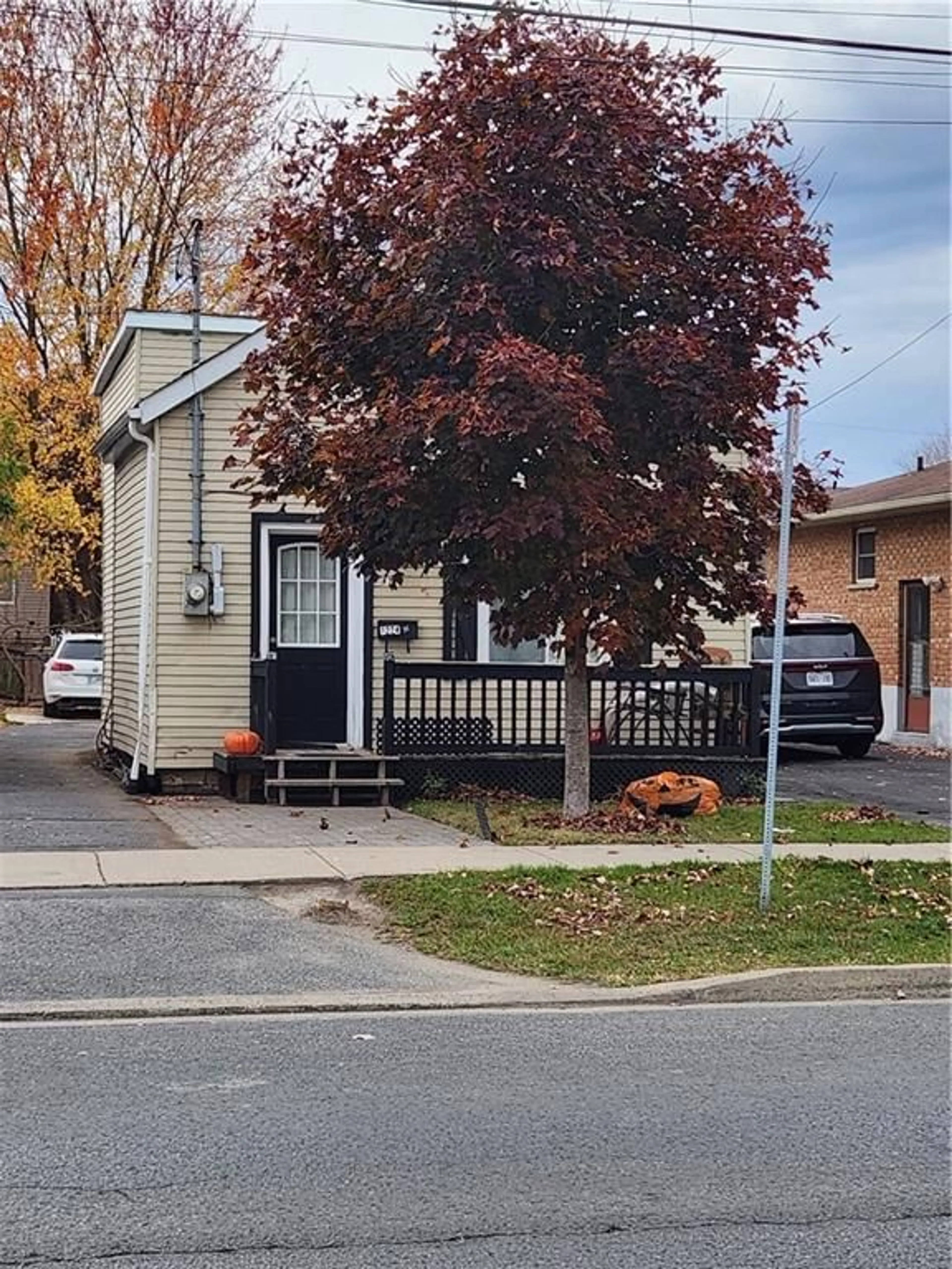 A pic from exterior of the house or condo, the street view for 1224 1/2 CUMBERLAND St, Cornwall Ontario K6J 4K5