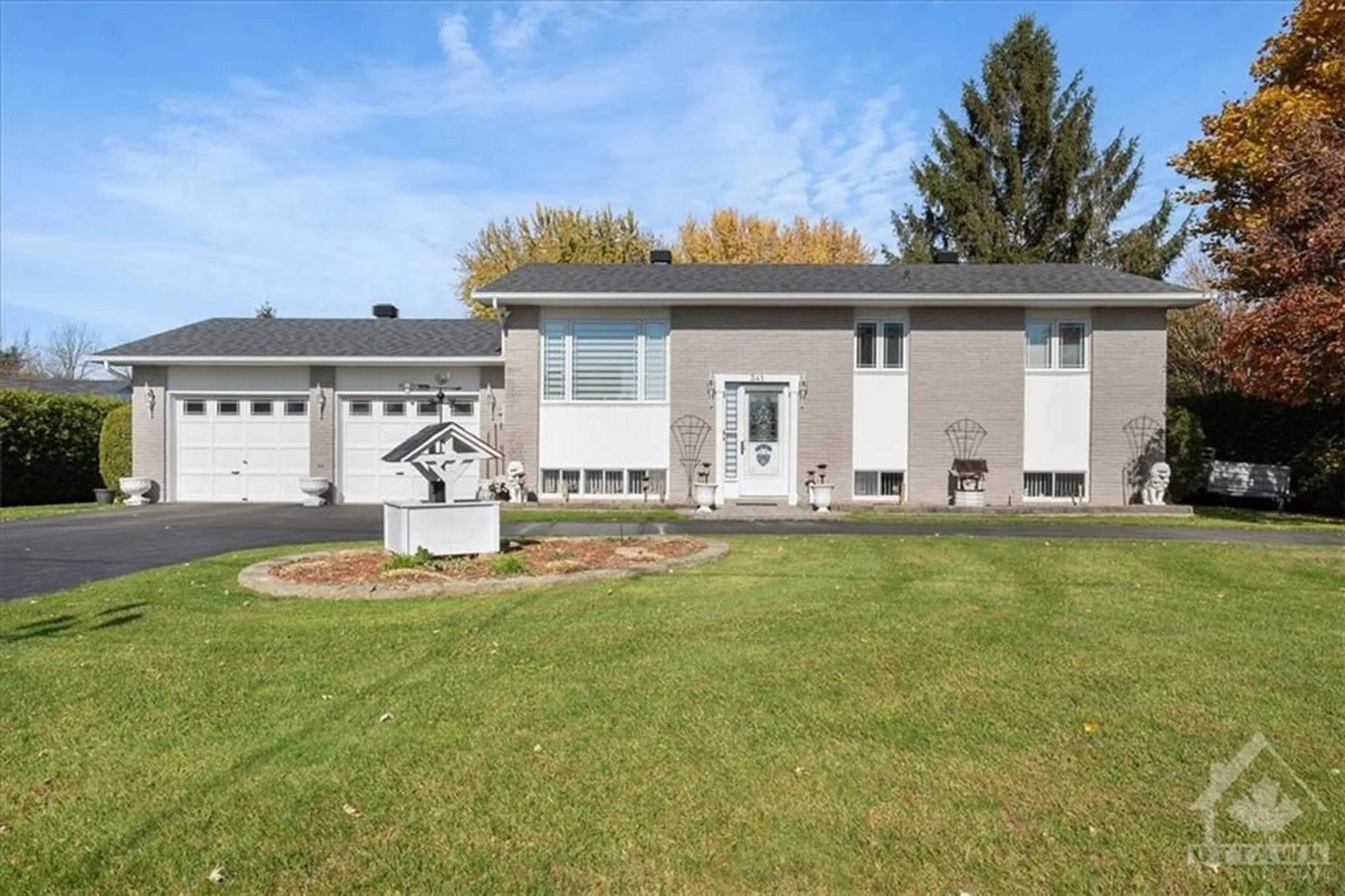 Frontside or backside of a home, cottage for 341 WOLFE Cres, Rockland Ontario K4K 1K7