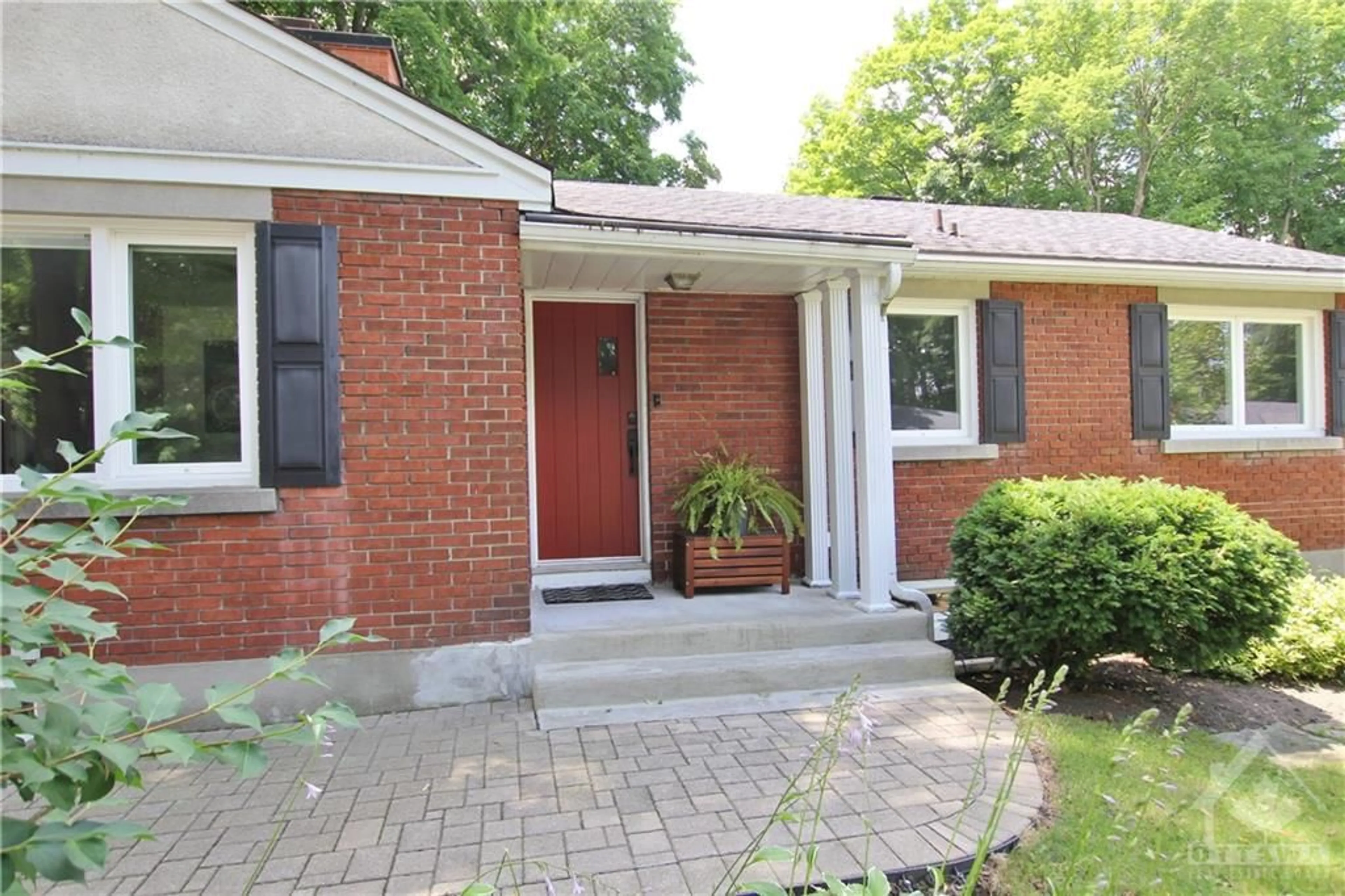 Home with brick exterior material for 2176 WOODCREST Rd, Ottawa Ontario K1H 6H8