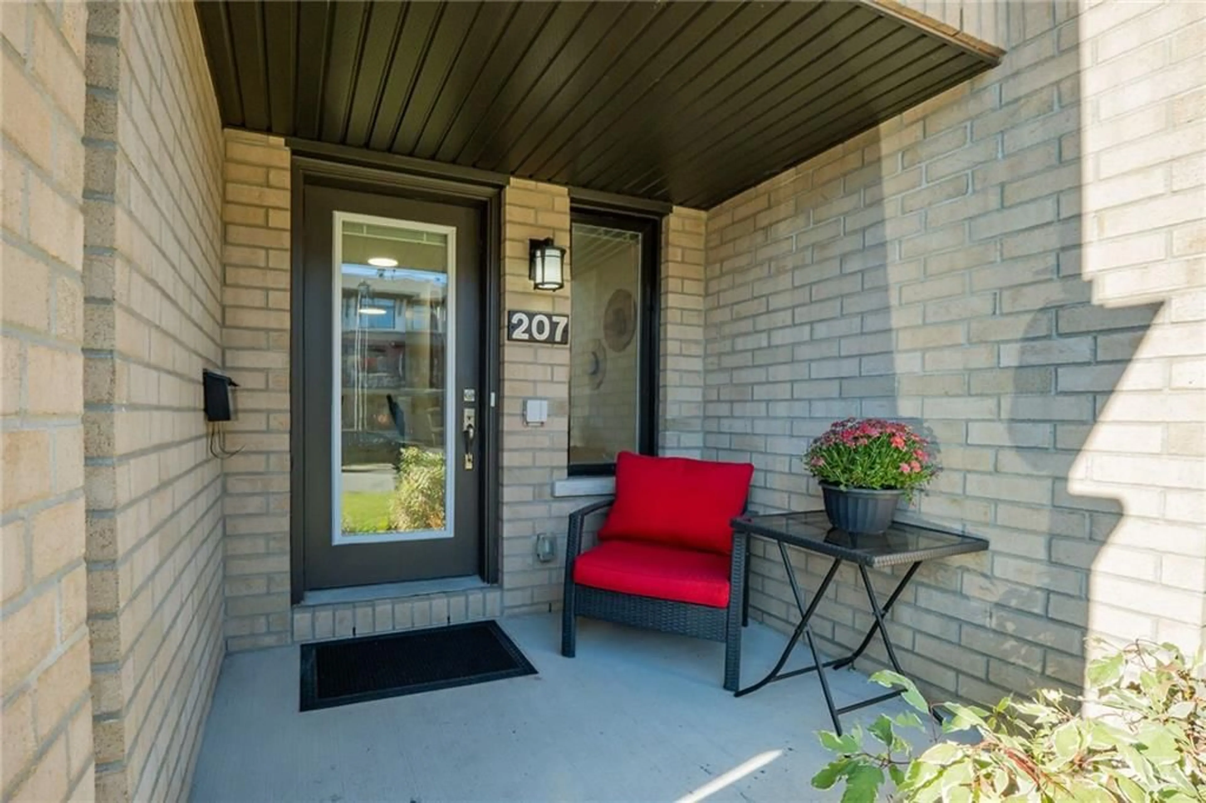 Indoor entryway, cement floor for 207 DRAGONFLY Walk, Ottawa Ontario K1W 0J7