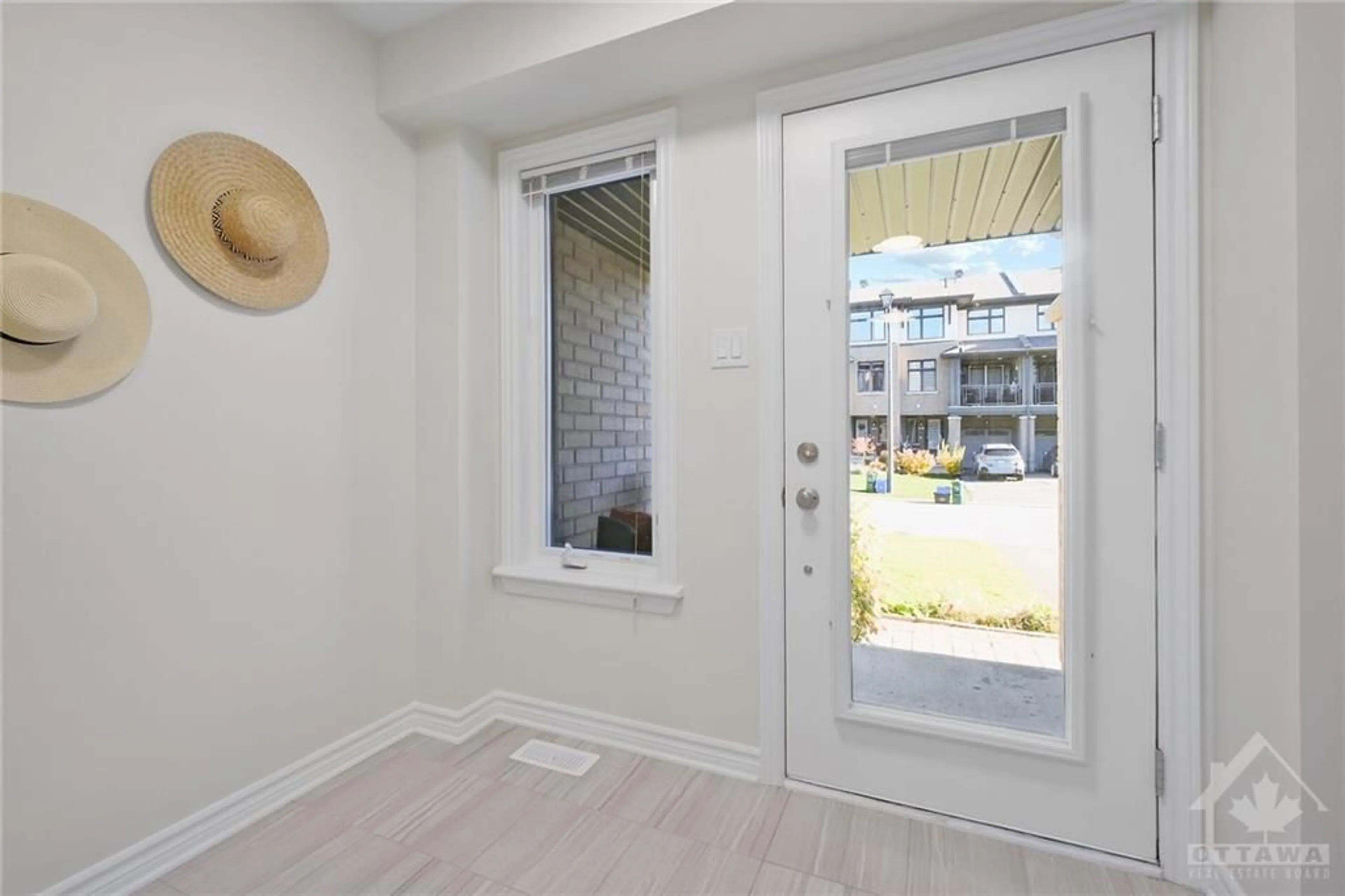 Indoor entryway, wood floors for 207 DRAGONFLY Walk, Ottawa Ontario K1W 0J7