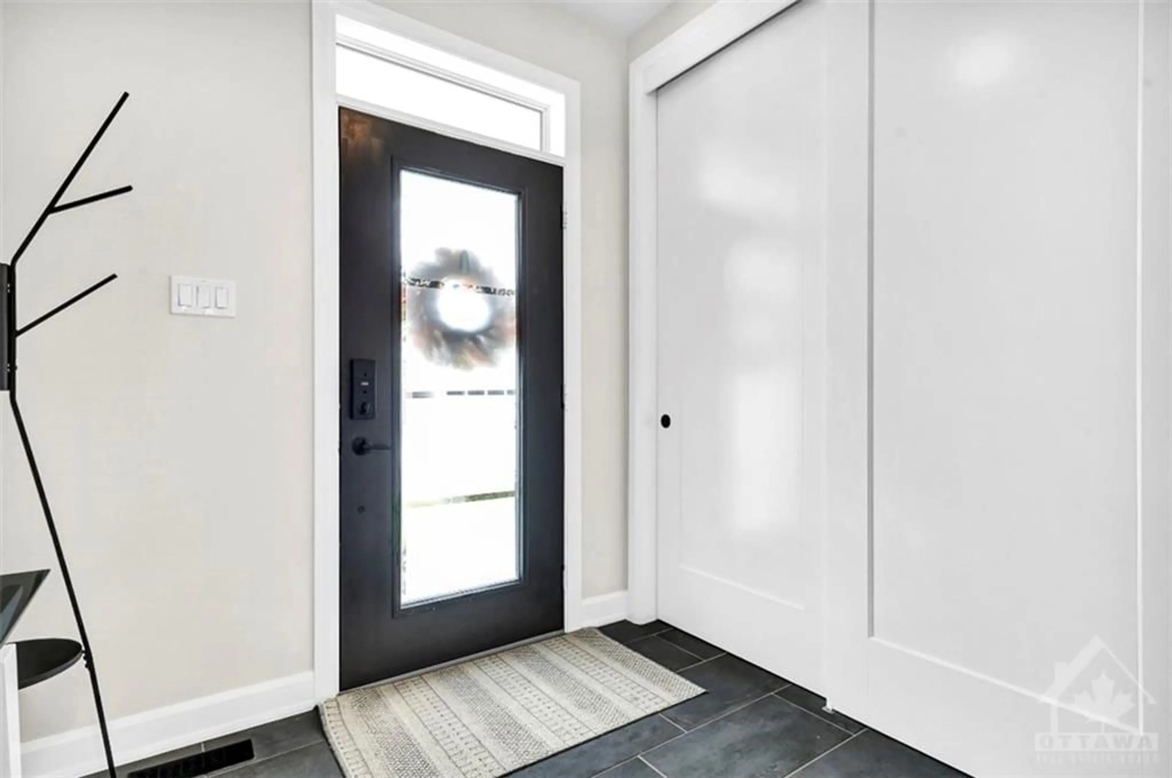 Indoor entryway, wood floors for 65 PELHAM Cres, Richmond Ontario K0A 2Z0