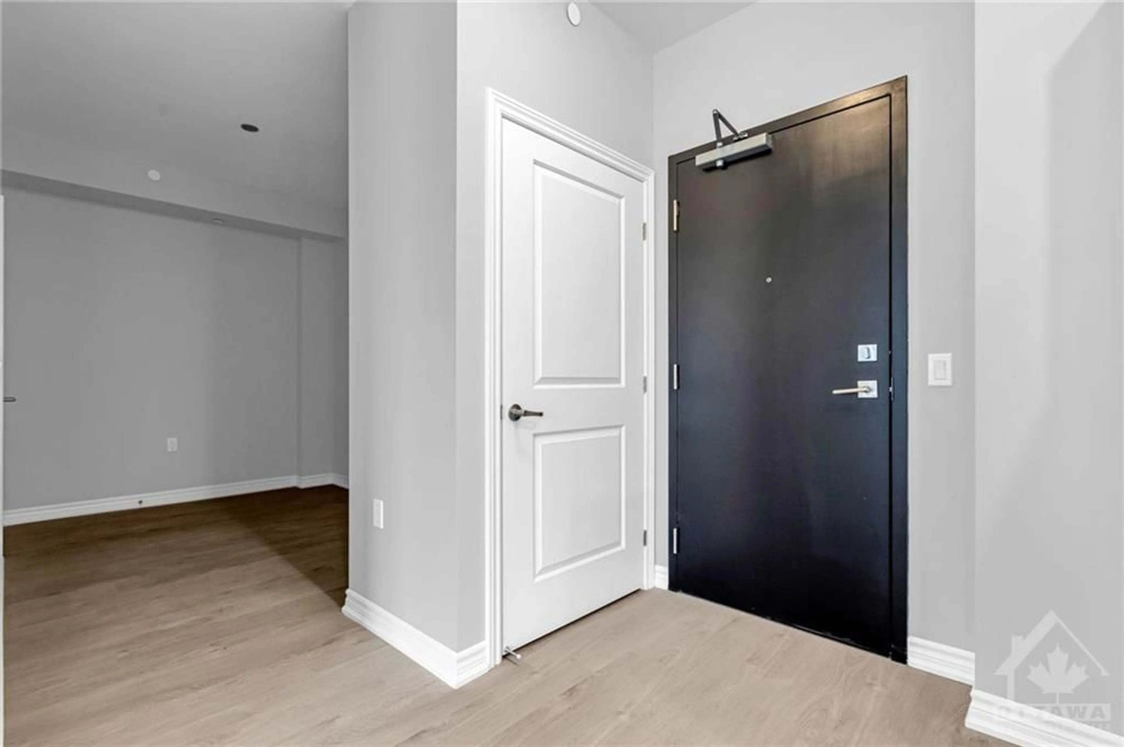 Indoor entryway, not visible floor for 1350 HEMLOCK Rd #301, Ottawa Ontario K1K 5C2