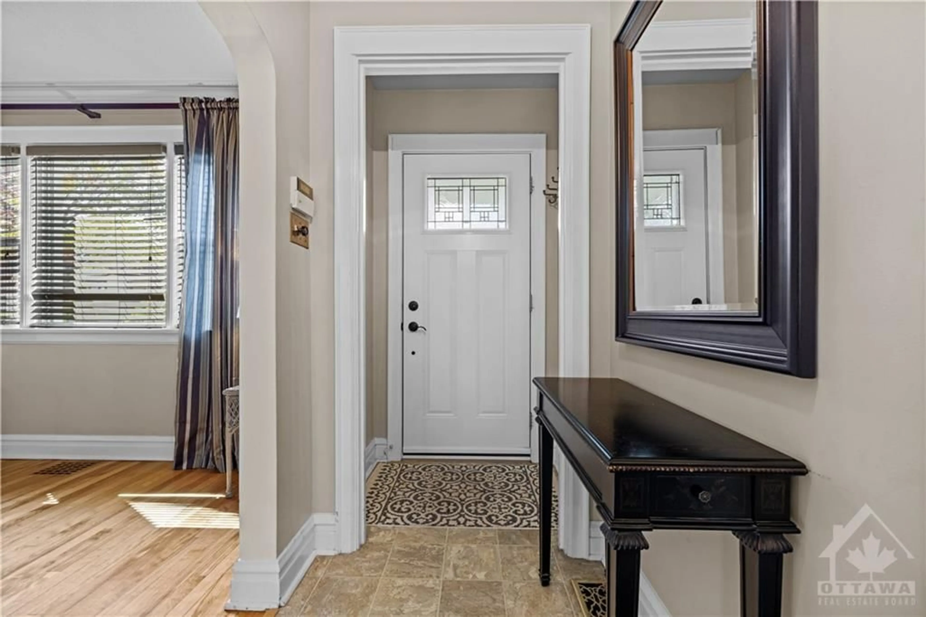 Indoor entryway, wood floors for 1217 ANOKA St, Ottawa Ontario K1V 6C5