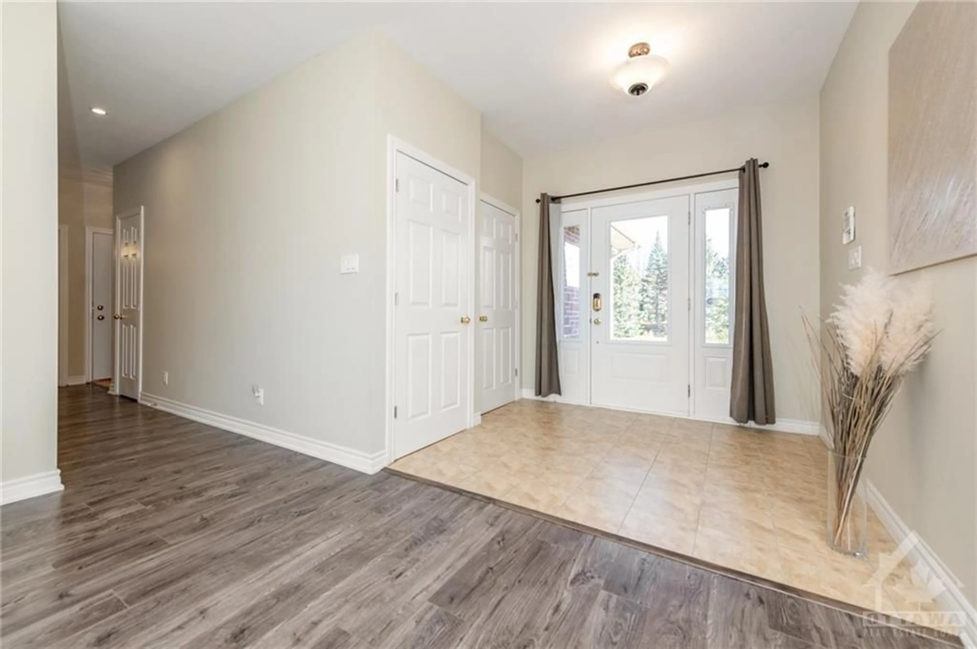 Indoor entryway, wood floors for 1620 SEQUOIA Dr, Ottawa Ontario K4C 1C2