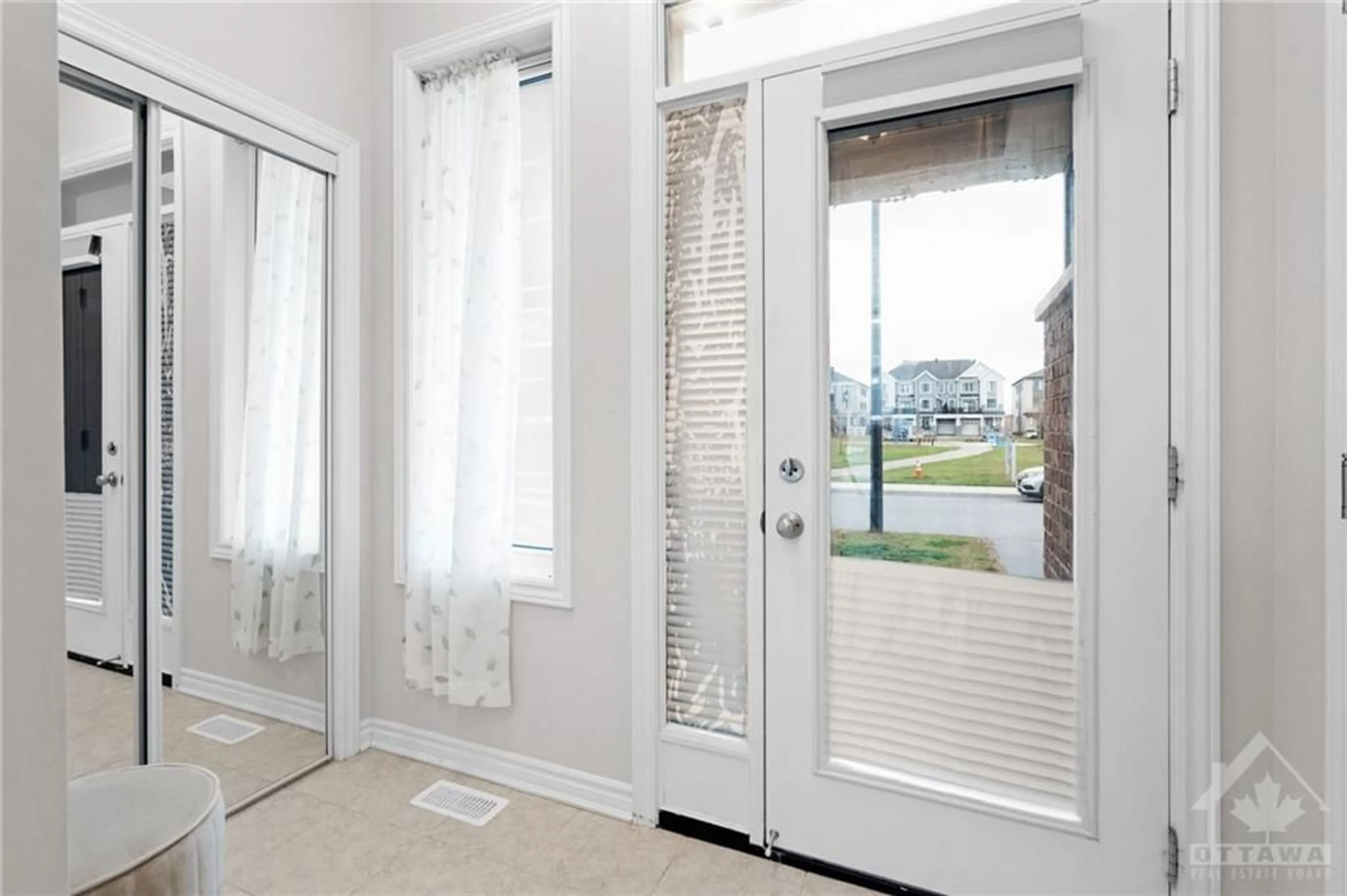 Indoor entryway, wood floors for 211 MERAK Way, Ottawa Ontario K2J 6N3