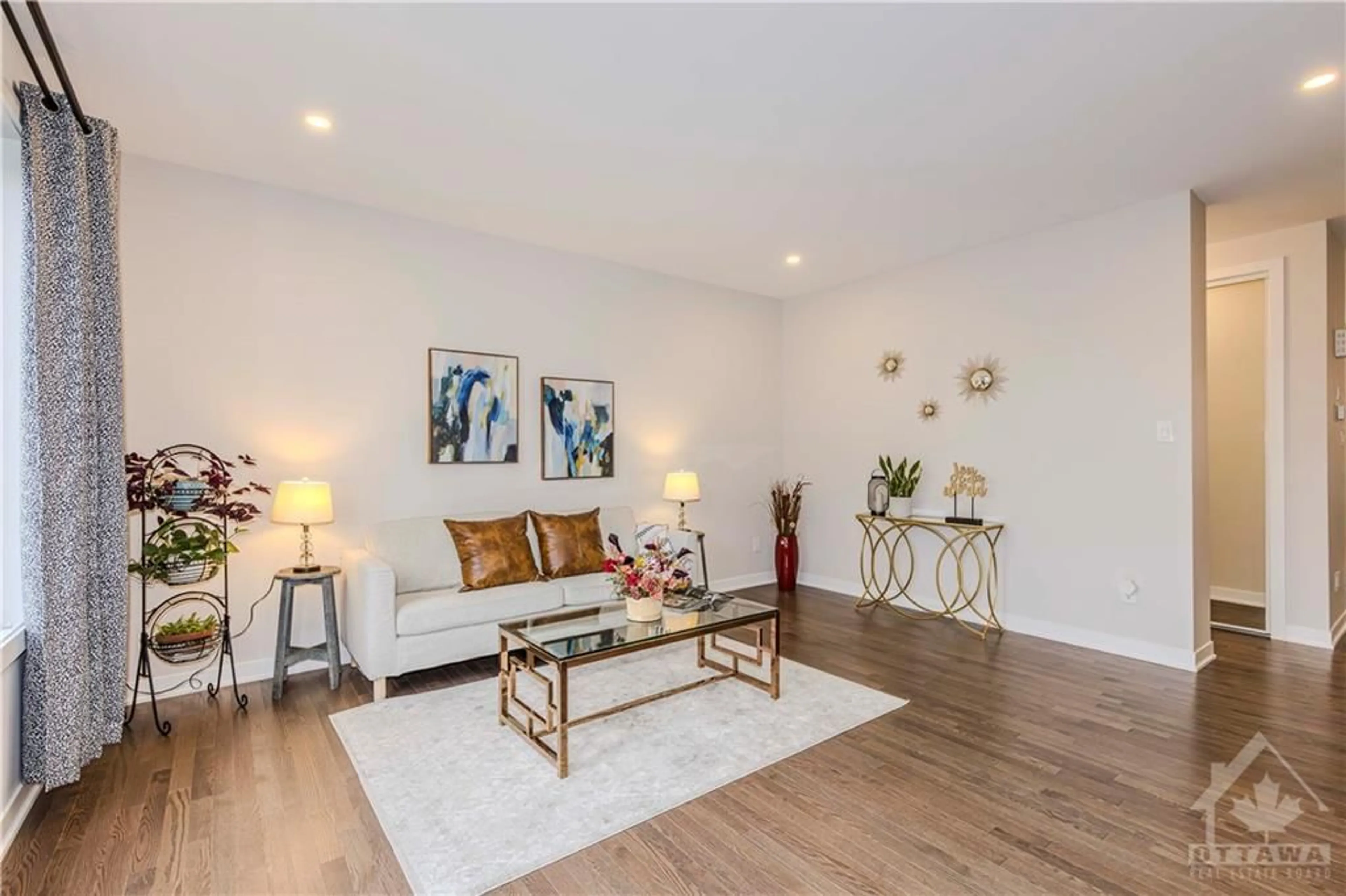 Living room, wood floors for 249 APPALACHIAN Cir, Nepean Ontario K2J 6X2