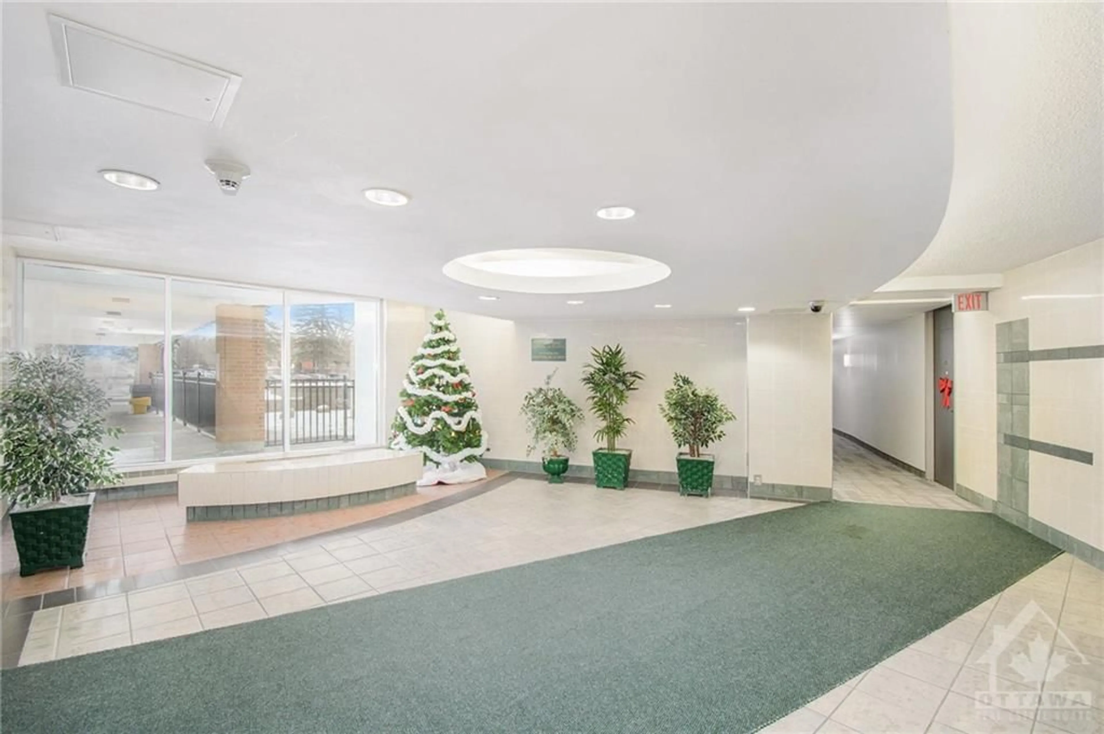 Indoor lobby, unknown floor for 2000 JASMINE Cres #615, Ottawa Ontario K1J 8K4