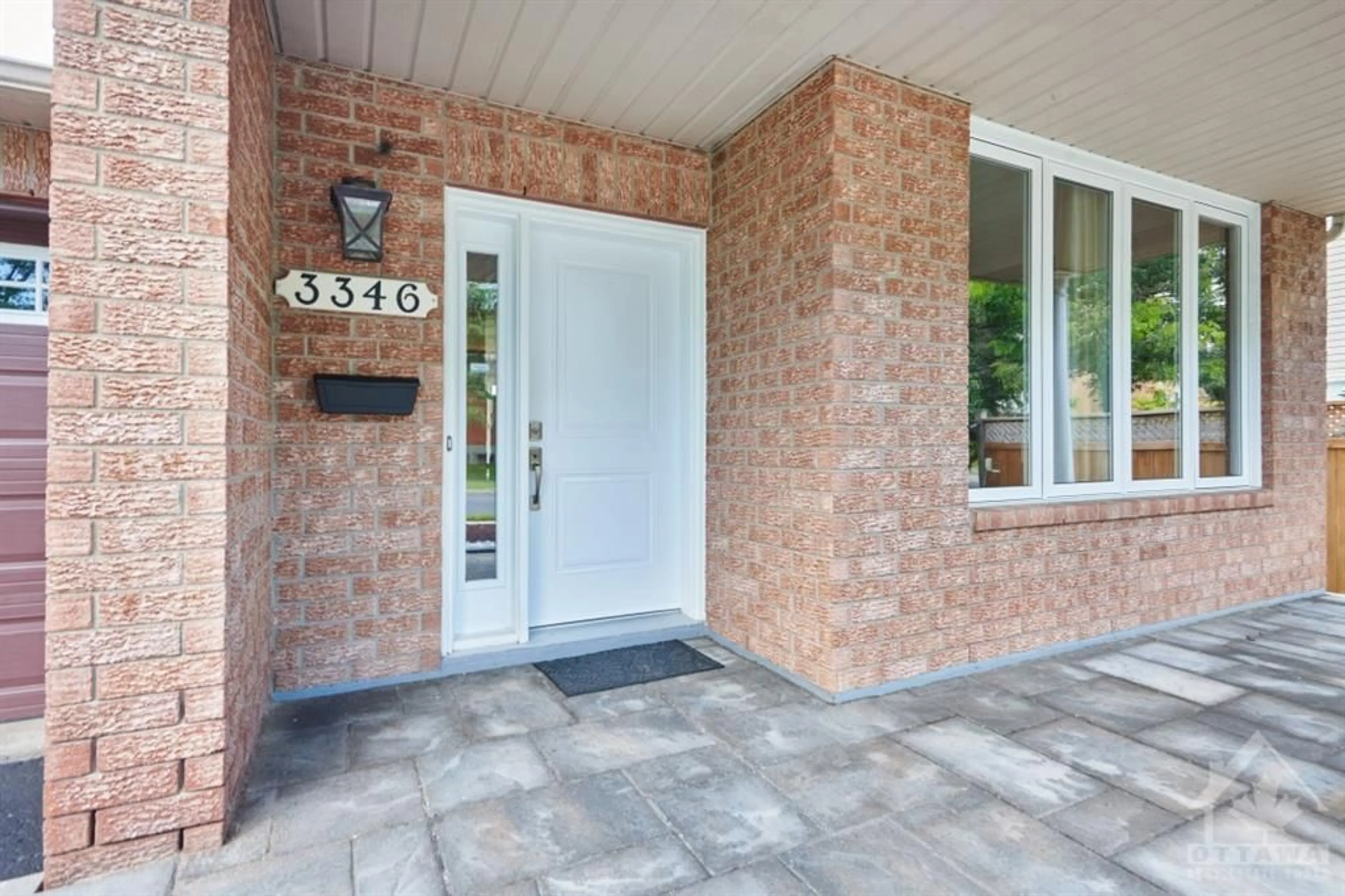 Indoor entryway, wood floors for 3346 MCCARTHY Rd, Ottawa Ontario K1V 1Z6