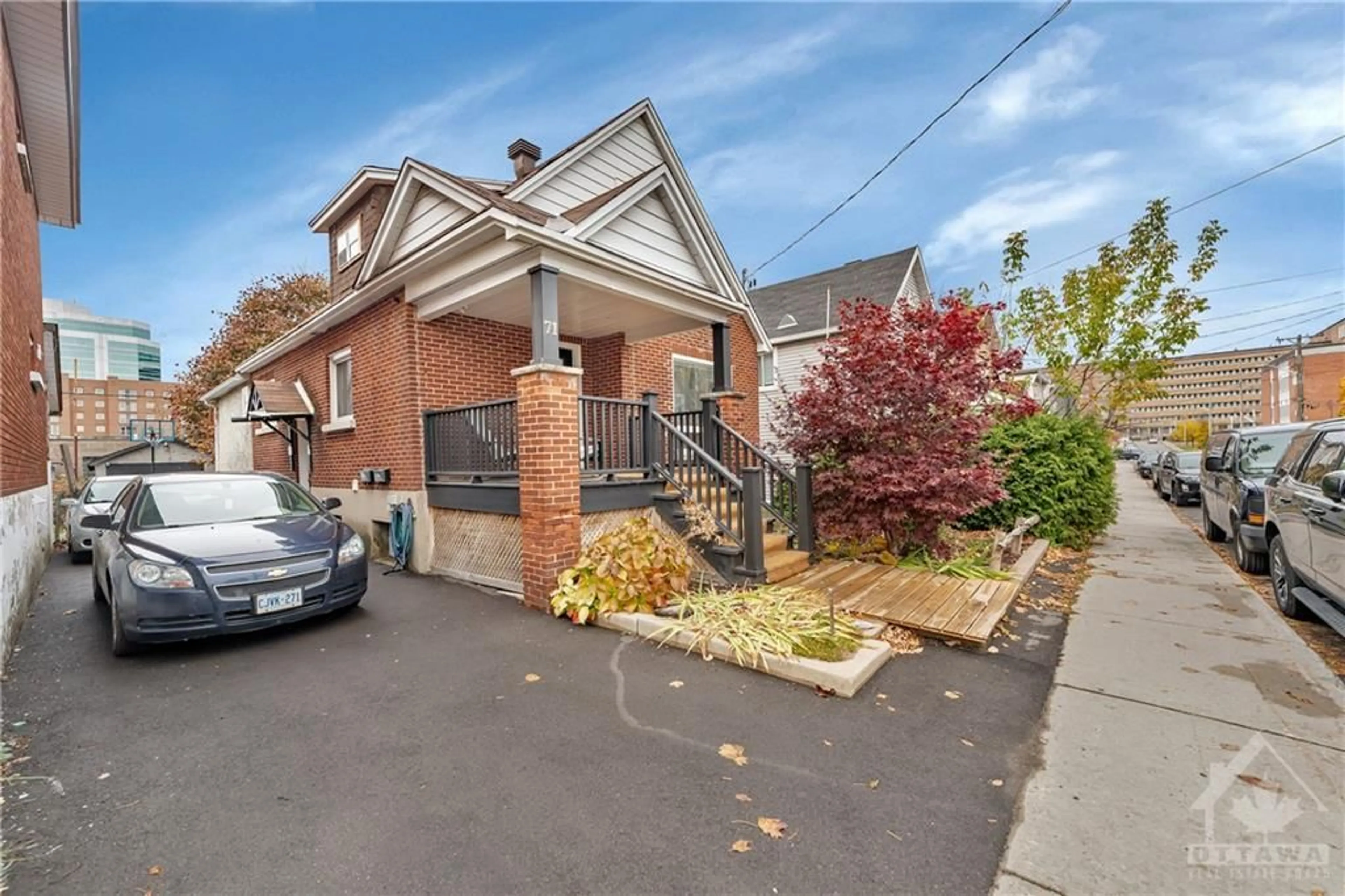 A pic from exterior of the house or condo, the street view for 71 NORMAN St, Ottawa Ontario K1S 3K3