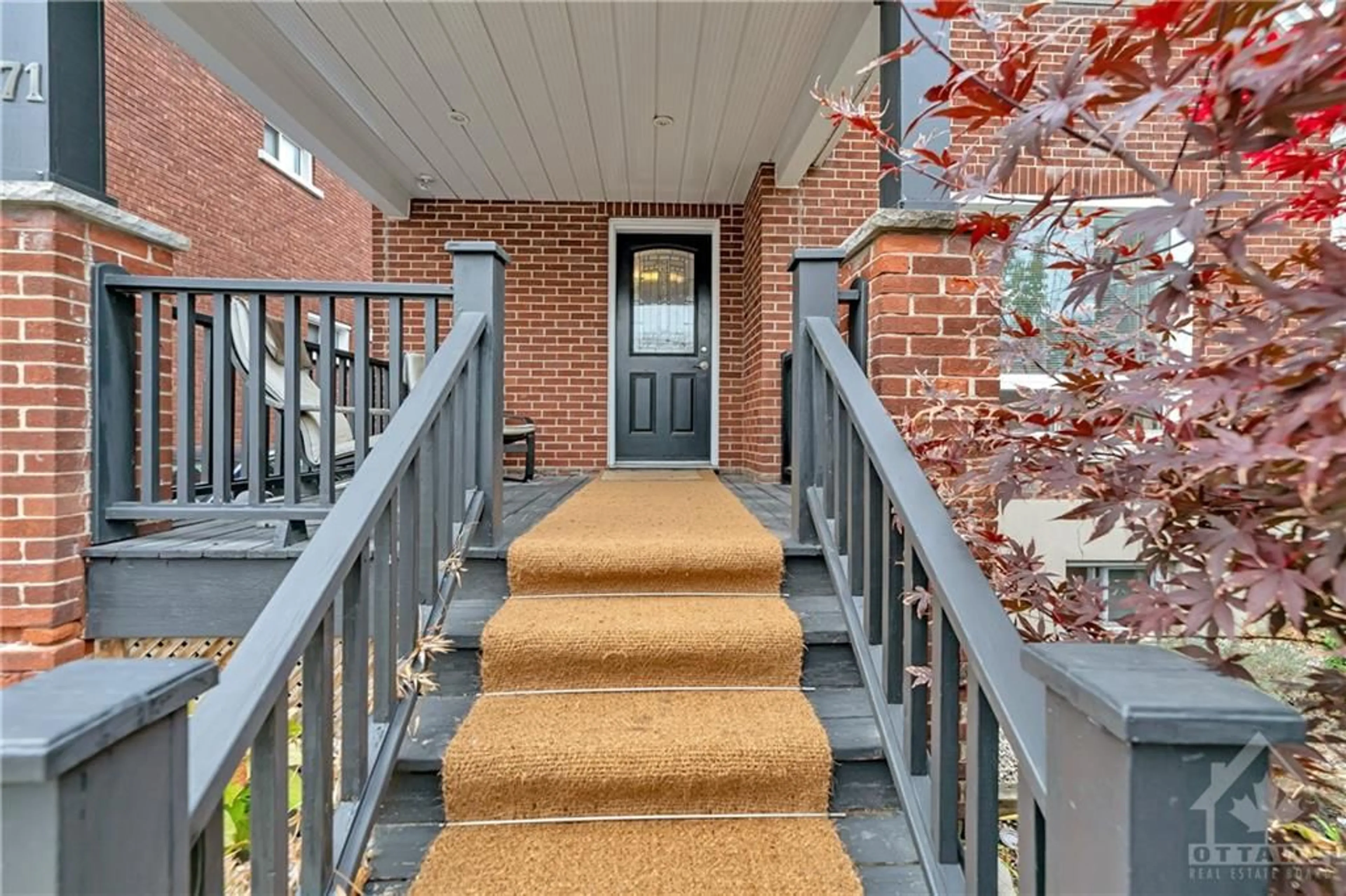 Indoor entryway, wood floors for 71 NORMAN St, Ottawa Ontario K1S 3K3