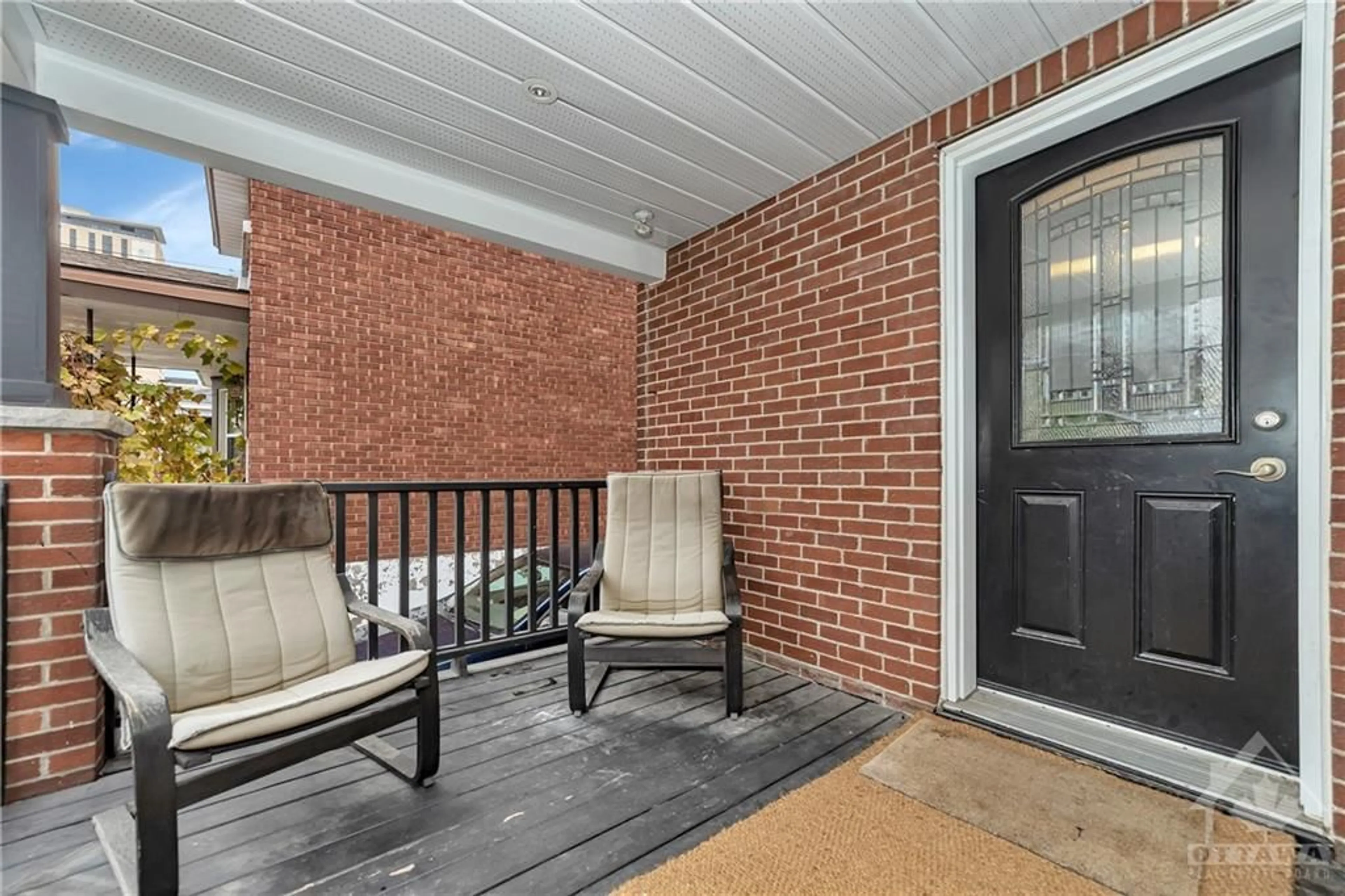 Indoor entryway, wood floors for 71 NORMAN St, Ottawa Ontario K1S 3K3