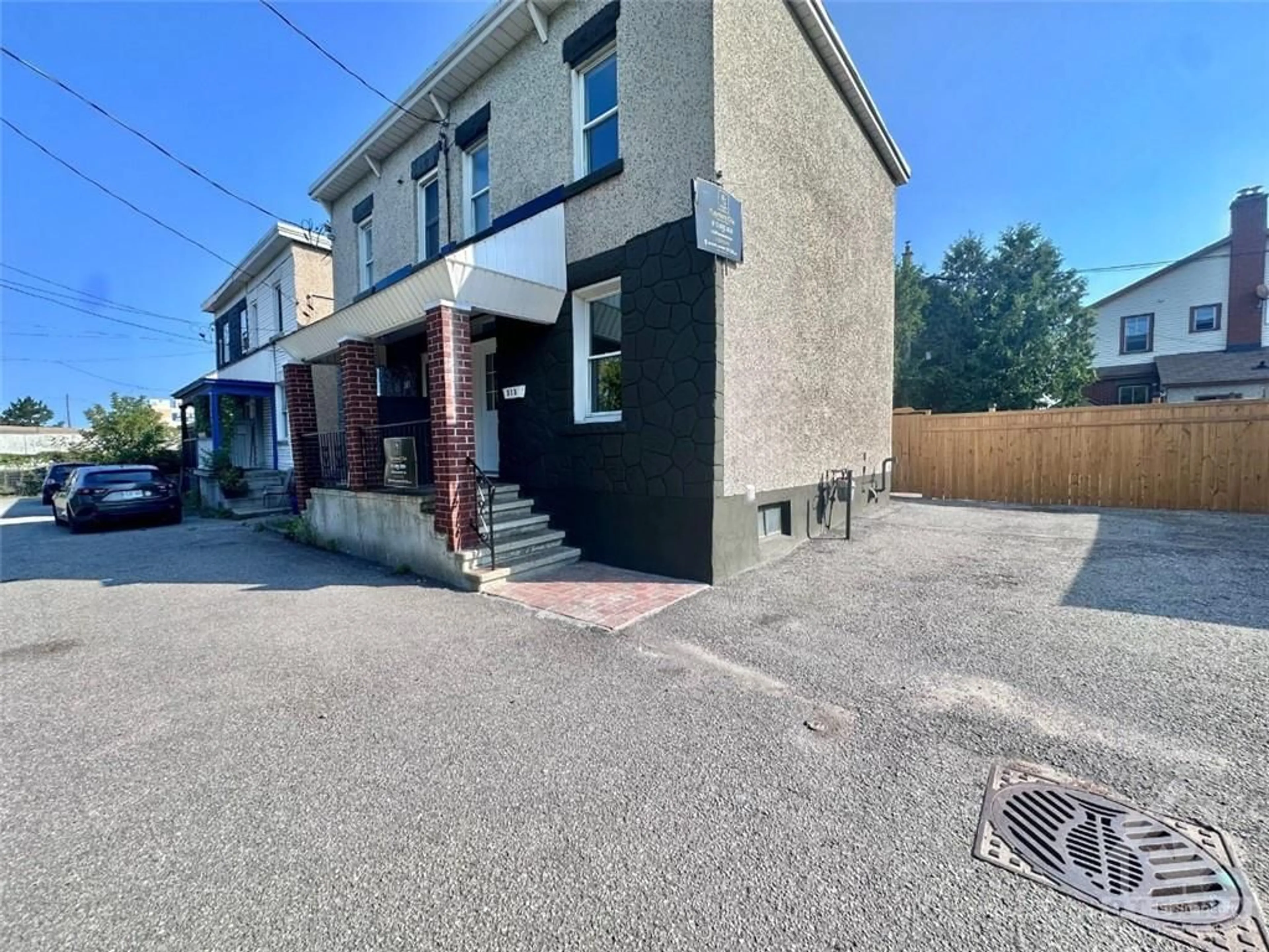 Frontside or backside of a home, the street view for 315 ARTHUR Lane, Ottawa Ontario K1S 4J6