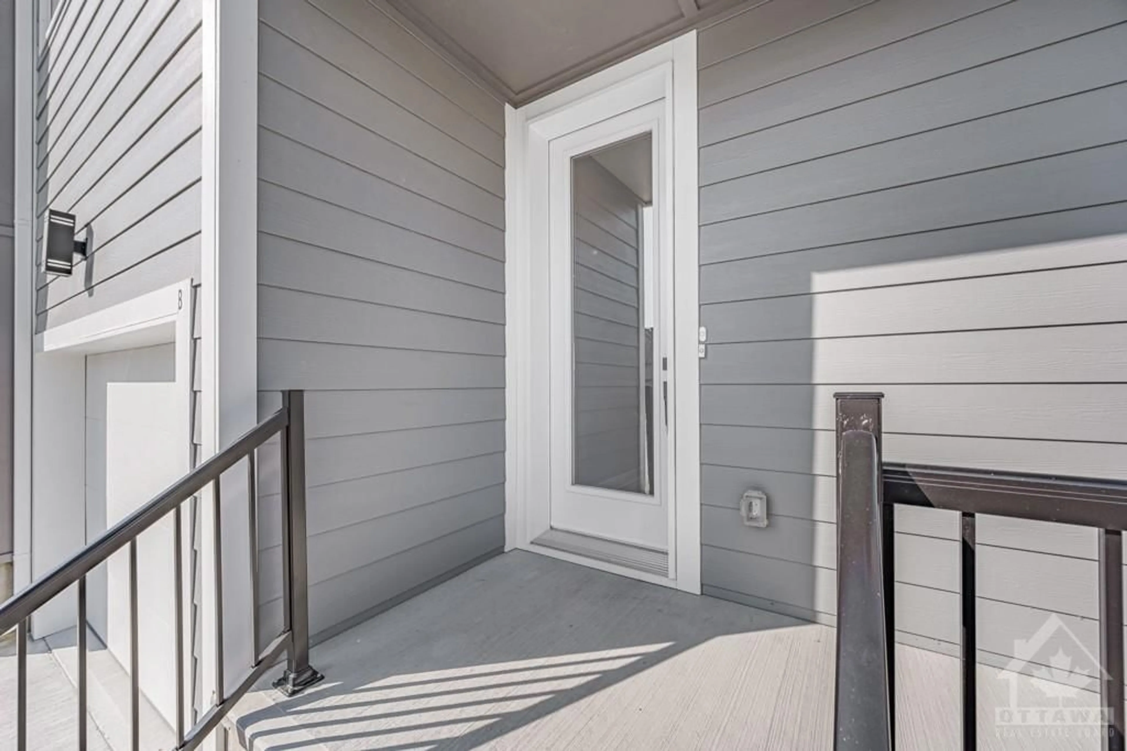 Indoor entryway, wood floors for 875 A & B CONTOUR St, Ottawa Ontario K1W 0G6