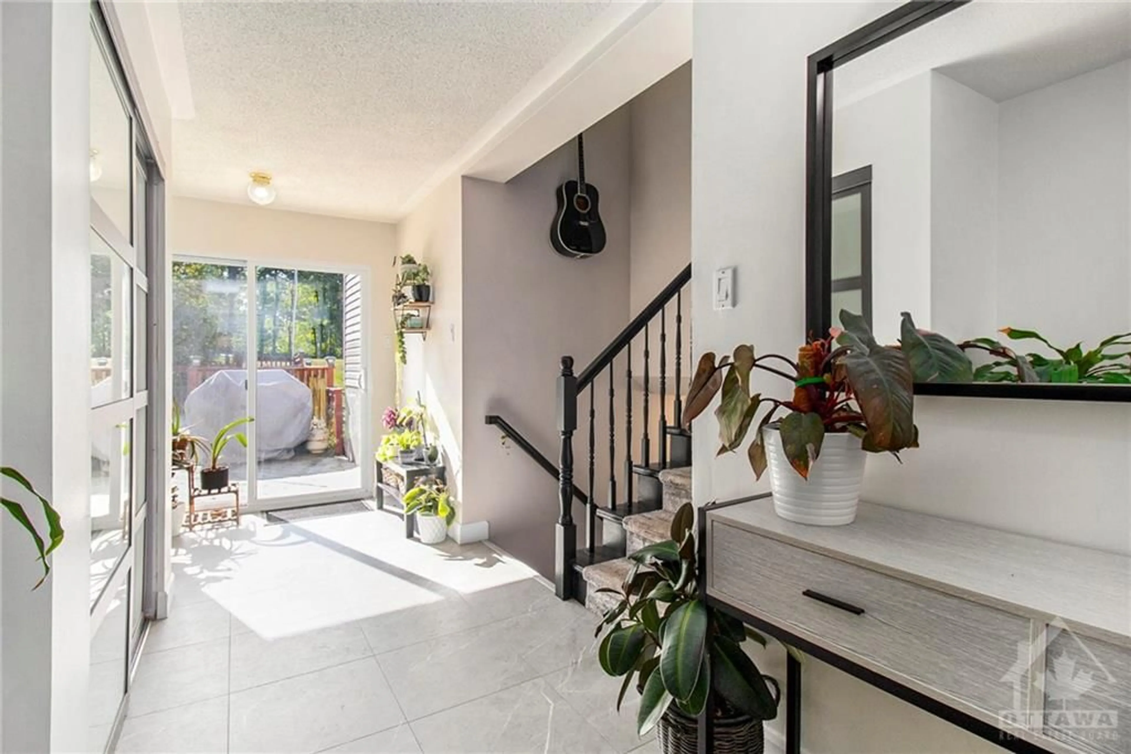 Indoor entryway, ceramic floors for 6 SILVER FOX Cres, Winchester Ontario K0C 2K0