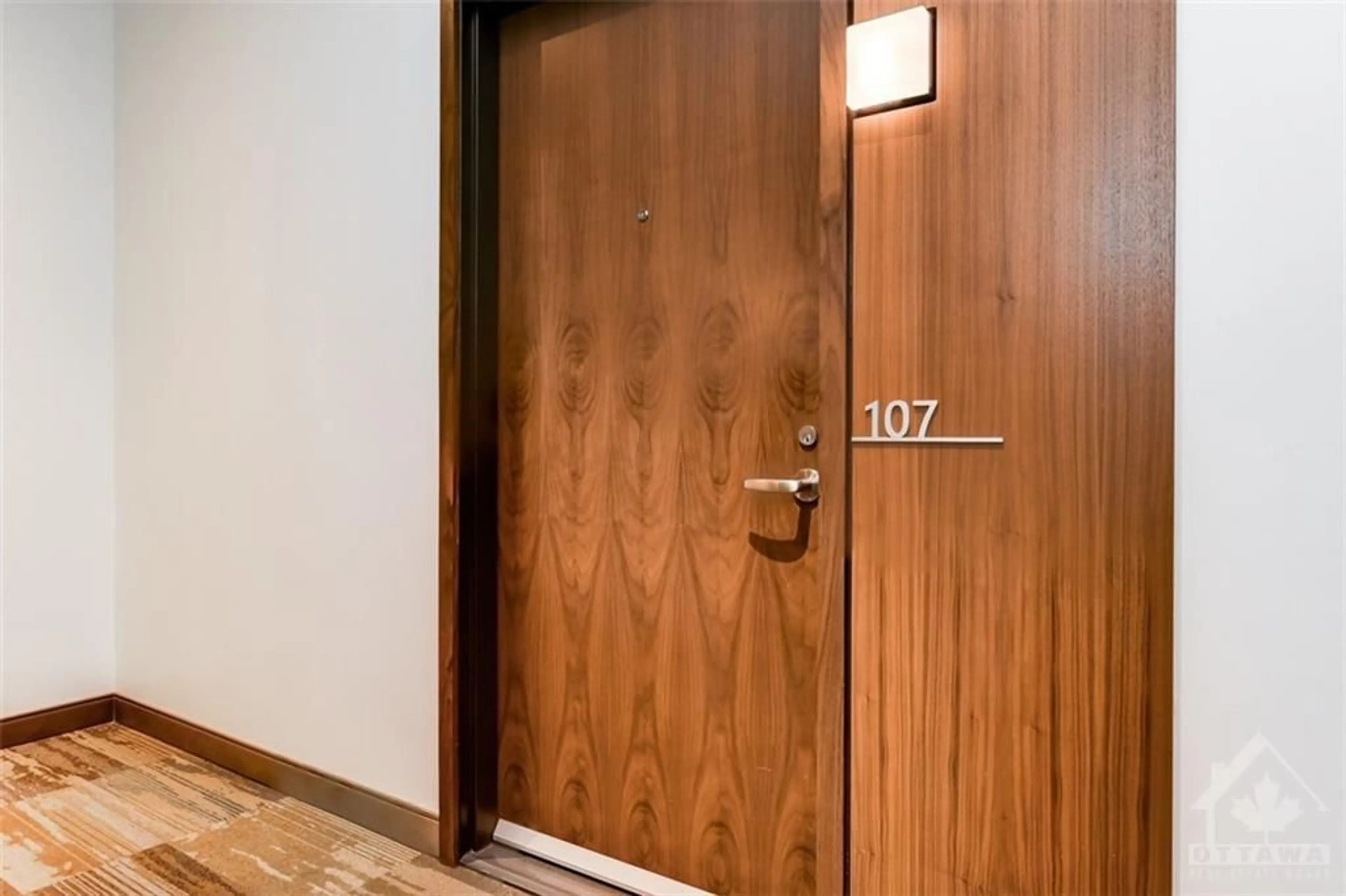 Indoor foyer, wood floors for 530 DE MAZENOD Ave #107, Ottawa Ontario K1S 5W8