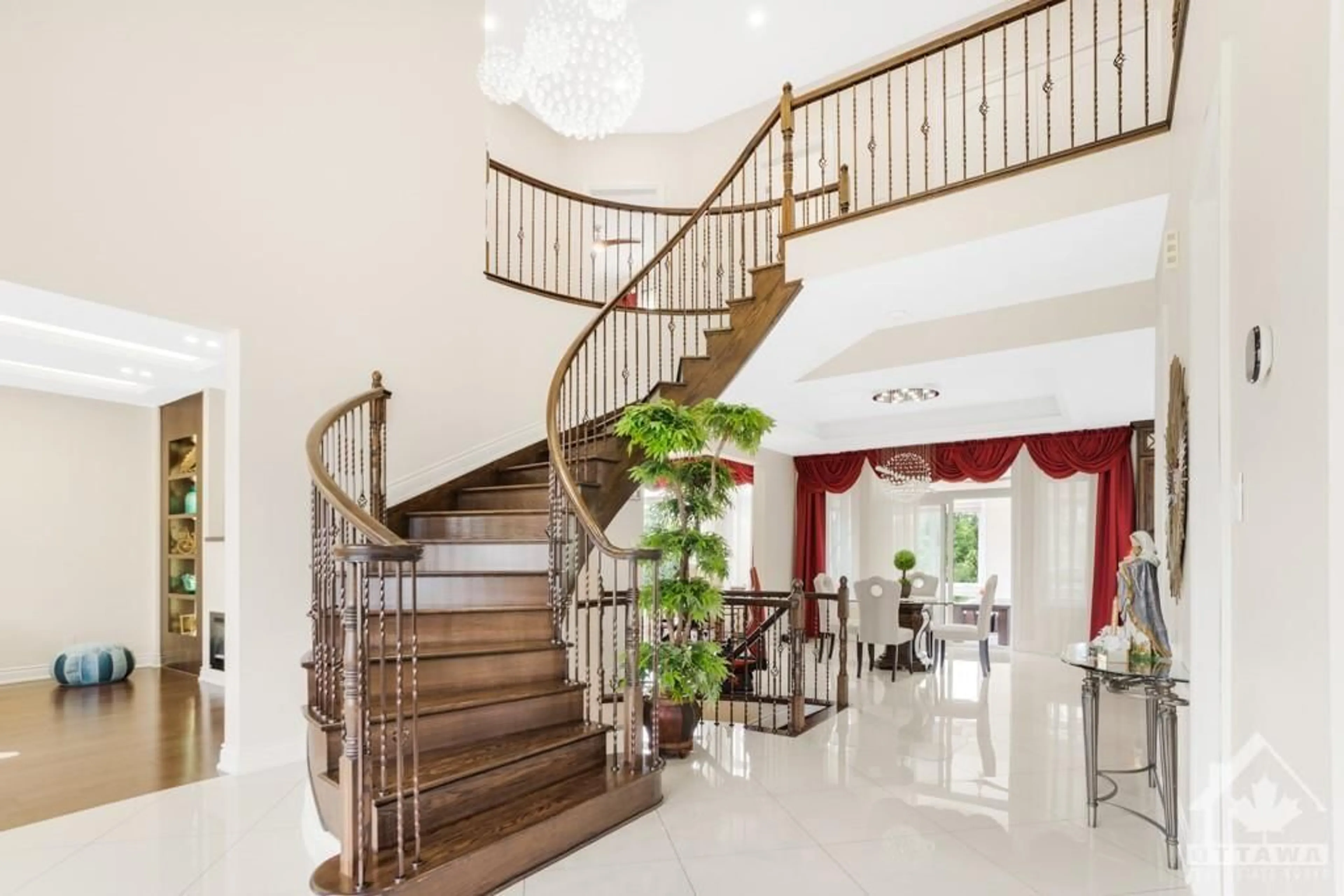 Indoor foyer, wood floors for 699 BALLYCASTLE Cres, Ottawa Ontario K1X 0A4