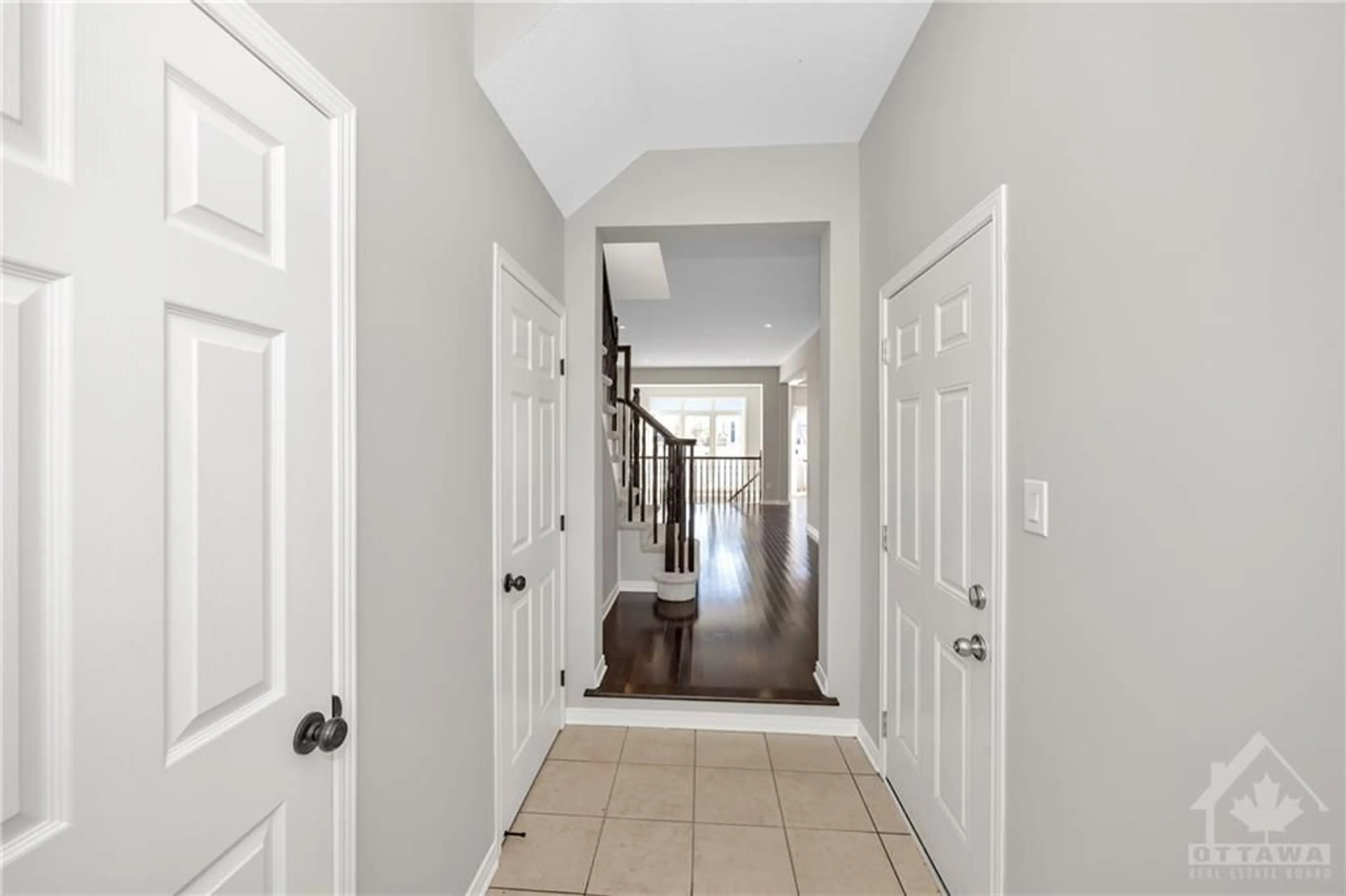 Indoor entryway, wood floors for 859 KENNACRAIG Pvt, Ottawa Ontario K2J 5T6