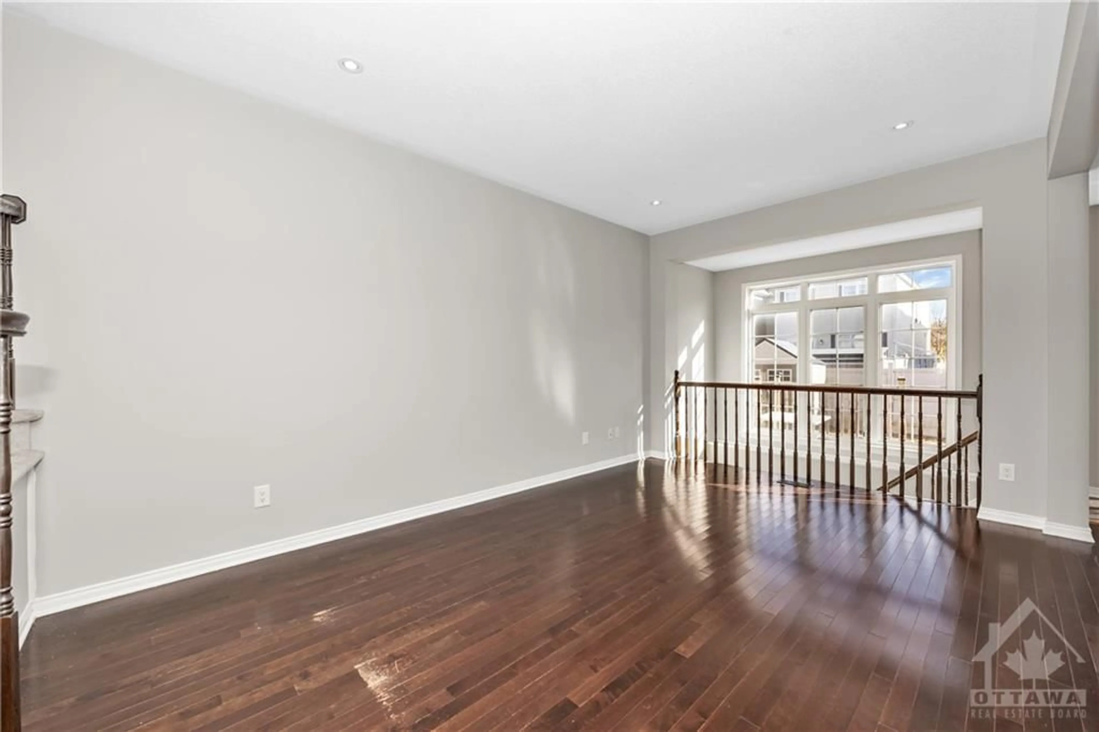 Indoor entryway, wood floors for 859 KENNACRAIG Pvt, Ottawa Ontario K2J 5T6