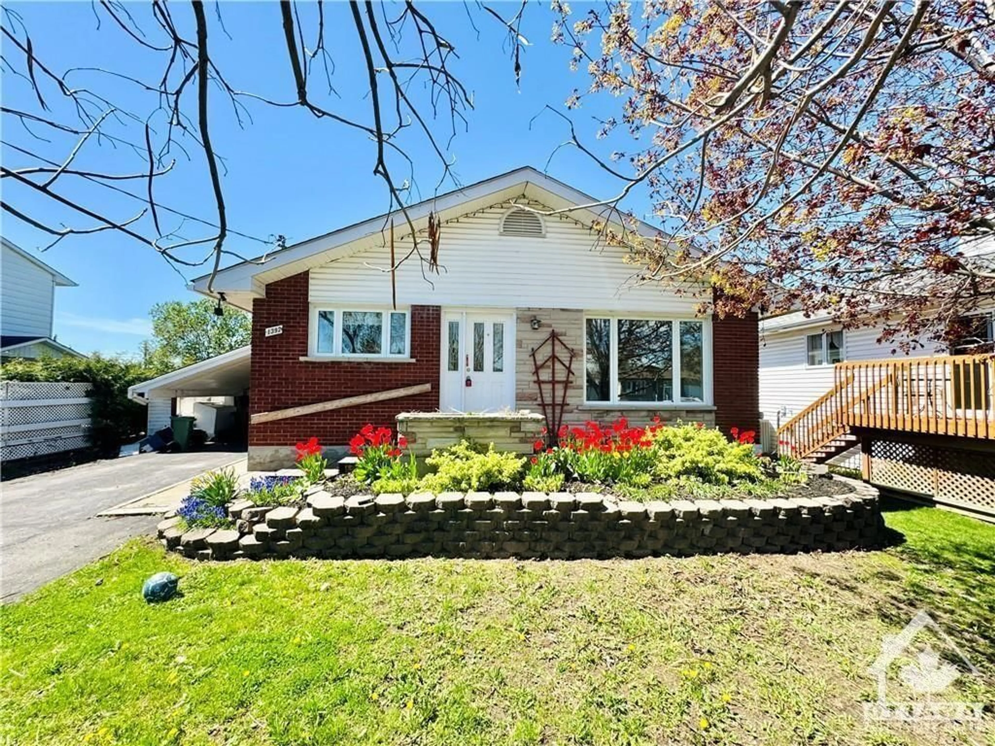 Frontside or backside of a home, cottage for 1392 AURELE St, Ottawa Ontario K1B 3L3