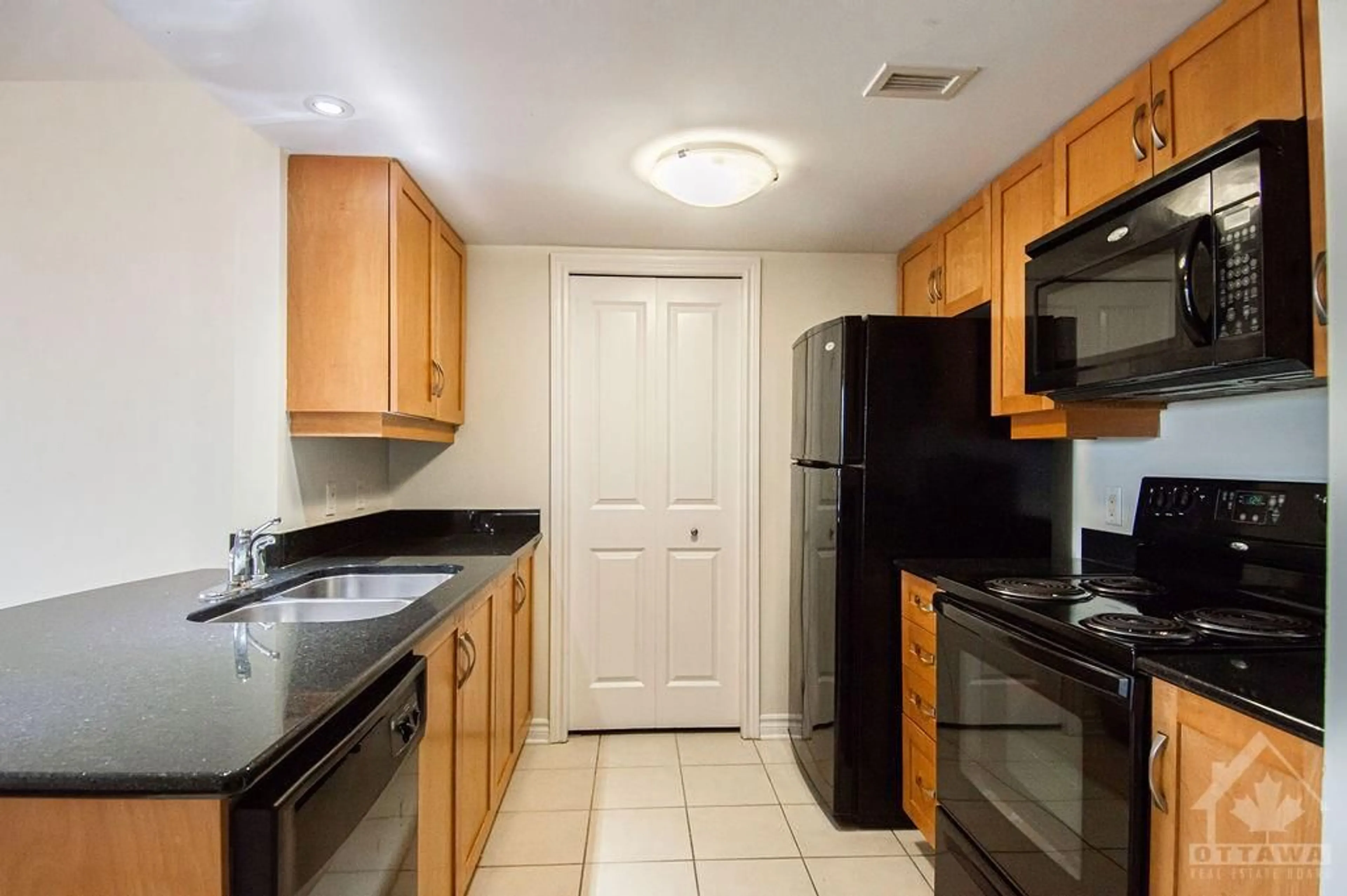 Standard kitchen, unknown floor, cottage for 314 CENTRAL PARK Dr #702, Ottawa Ontario K2C 4G4