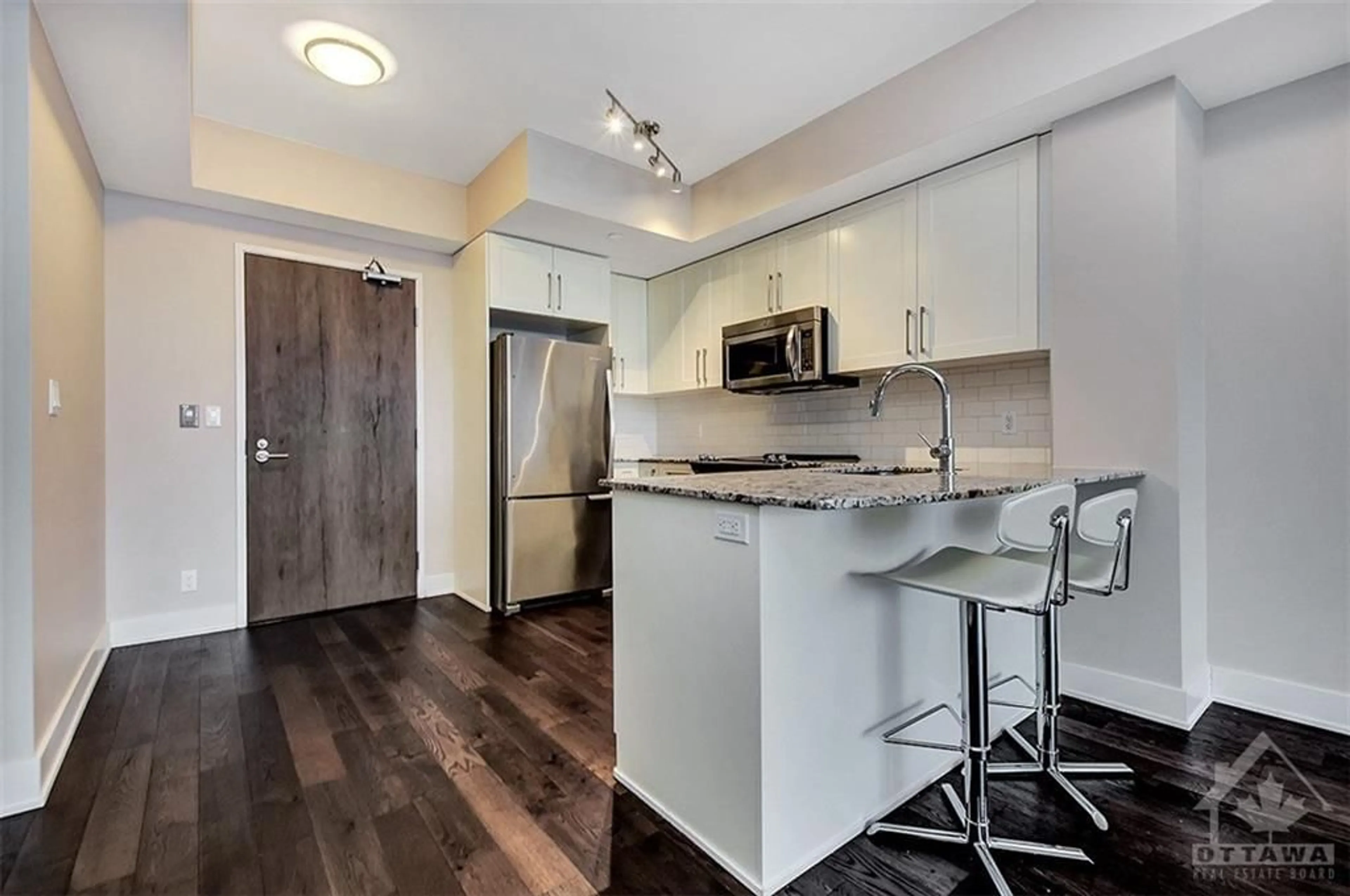 Open concept kitchen for 485 RICHMOND Rd #1402, Ottawa Ontario K2A 3W9