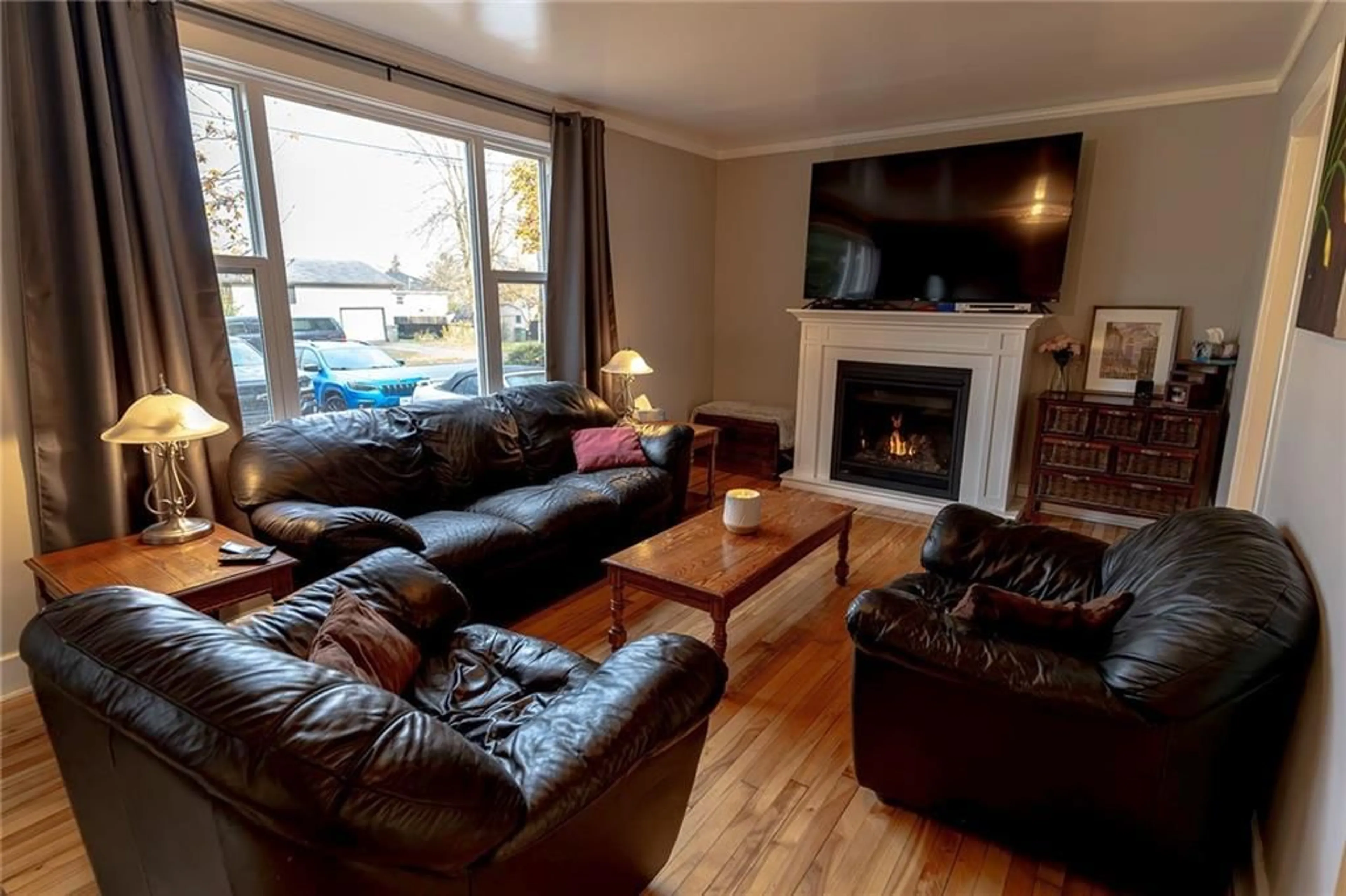 Living room, wood floors for 311 FRASER St, Pembroke Ontario K8A 1Y1