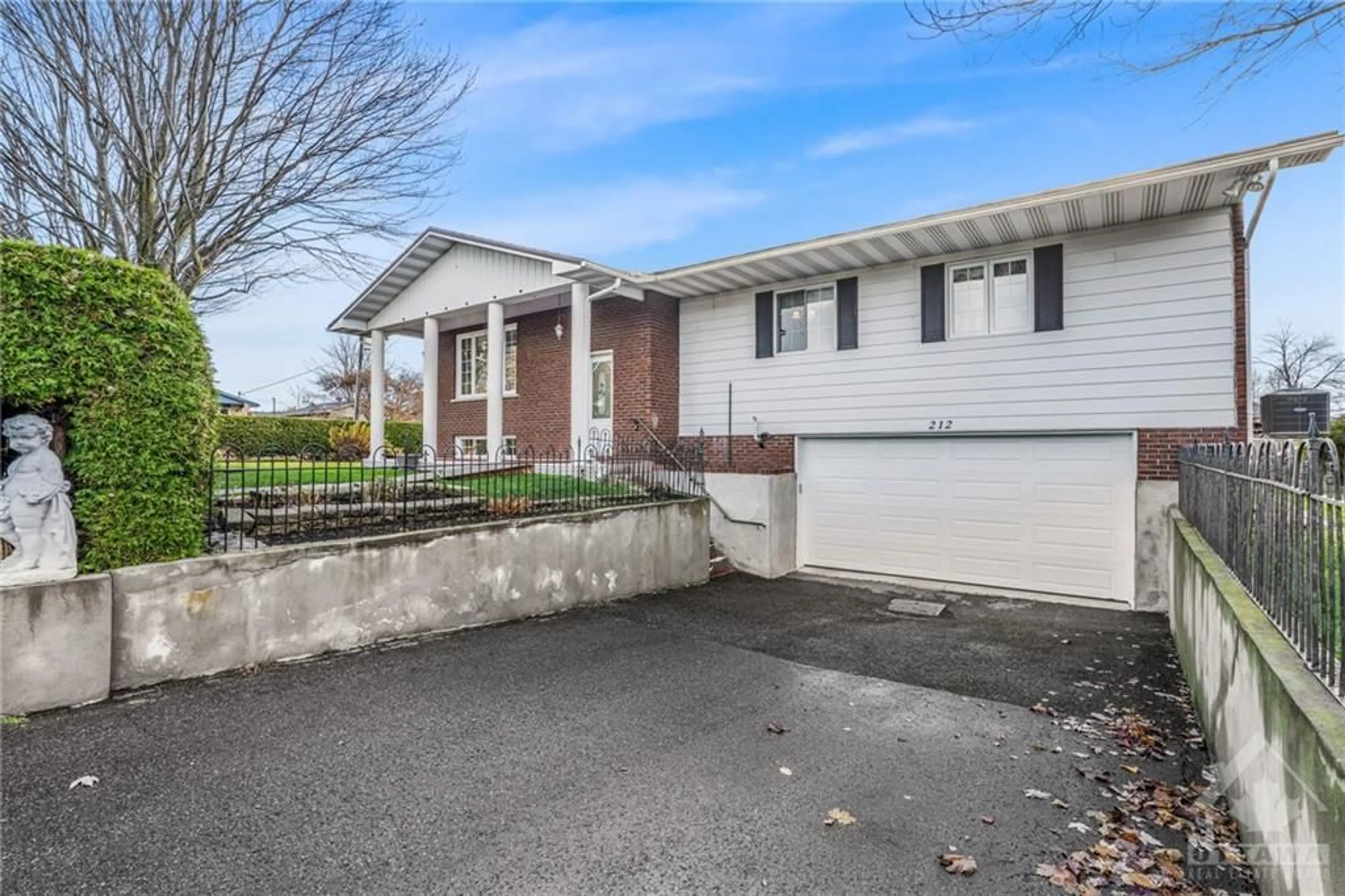 Frontside or backside of a home, the street view for 212 CHARRON St, Rockland Ontario K4K 1B2