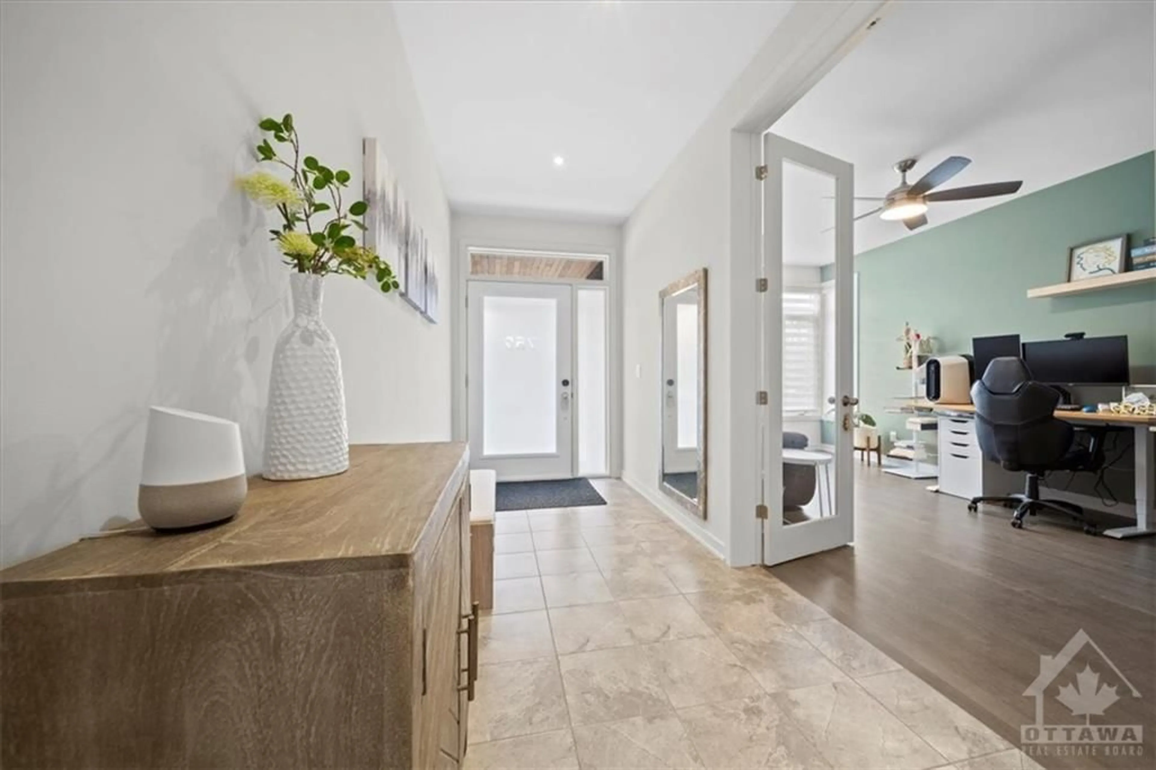 Indoor entryway, ceramic floors for 752 WOOLER Pl, Gloucester Ontario K1T 0T5